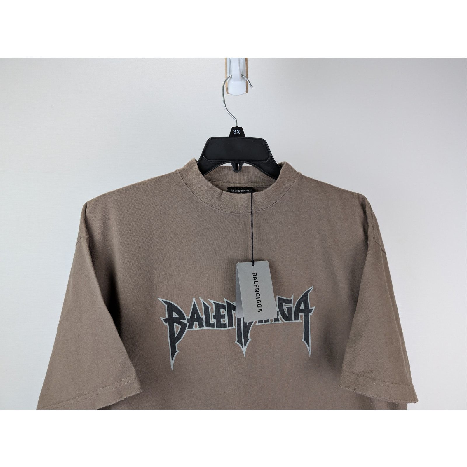 Balenciaga o1rshd1 Metal Print Vintage Jersey Oversized T-Shirt Taupe Size US M / EU 48-50 / 2 - 3 Thumbnail