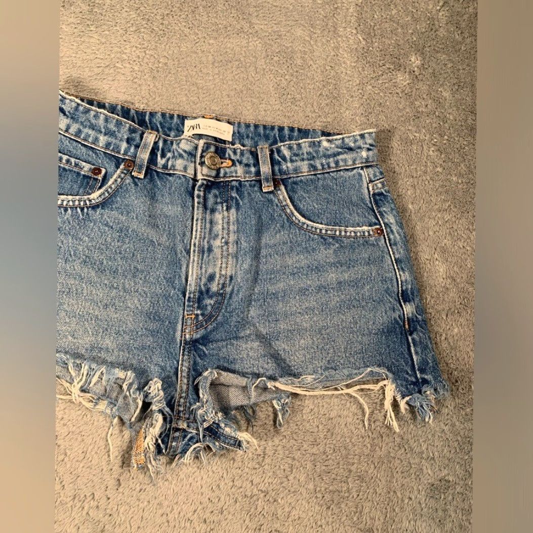 Zara Zara Denim Cut-Off Blue Women Shorts 4 Regular Blue Cut-Off Women Shorts 4 Zara Size 27" / US 4 / IT 40 - 3 Thumbnail