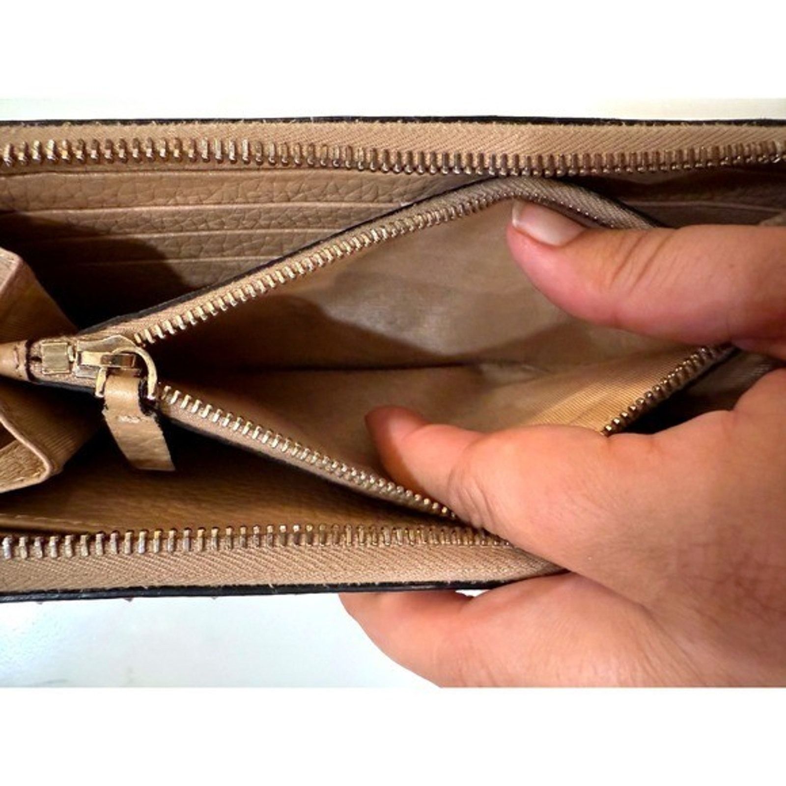 Valentino Valentino Rockstud Wallet Tan Leather Garavani Zip BOX COA Size ONE SIZE - 5 Thumbnail