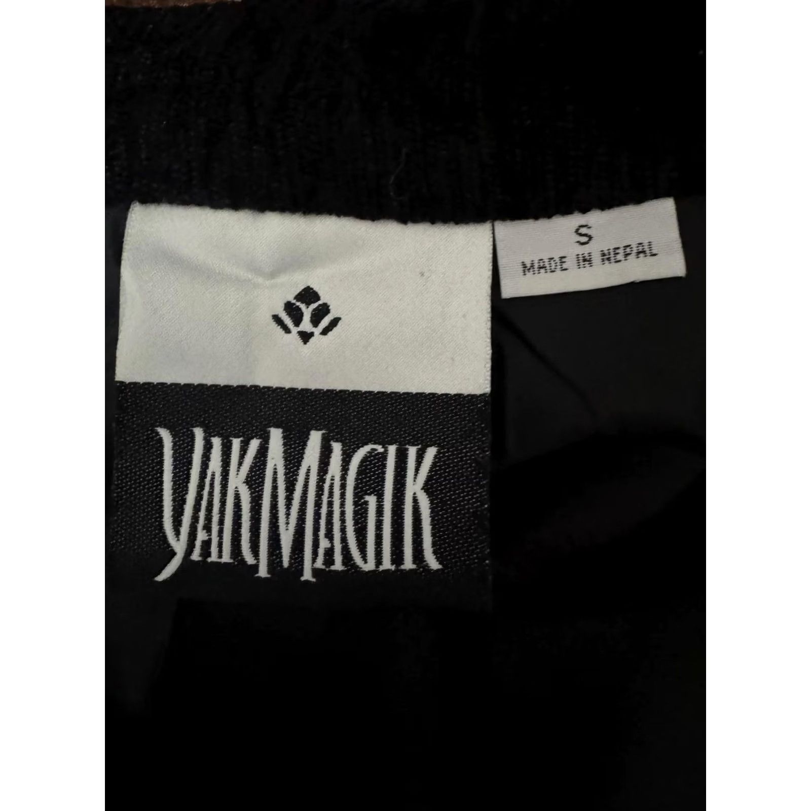 Vintage YakMagik Jacket Women S Nepalese Embroidered Elephant Motifs Black 100% Cashmere Long Sleeve Mid-Length Regular Size S Vintage No Size S / US 4 / IT 40 - 3 Thumbnail
