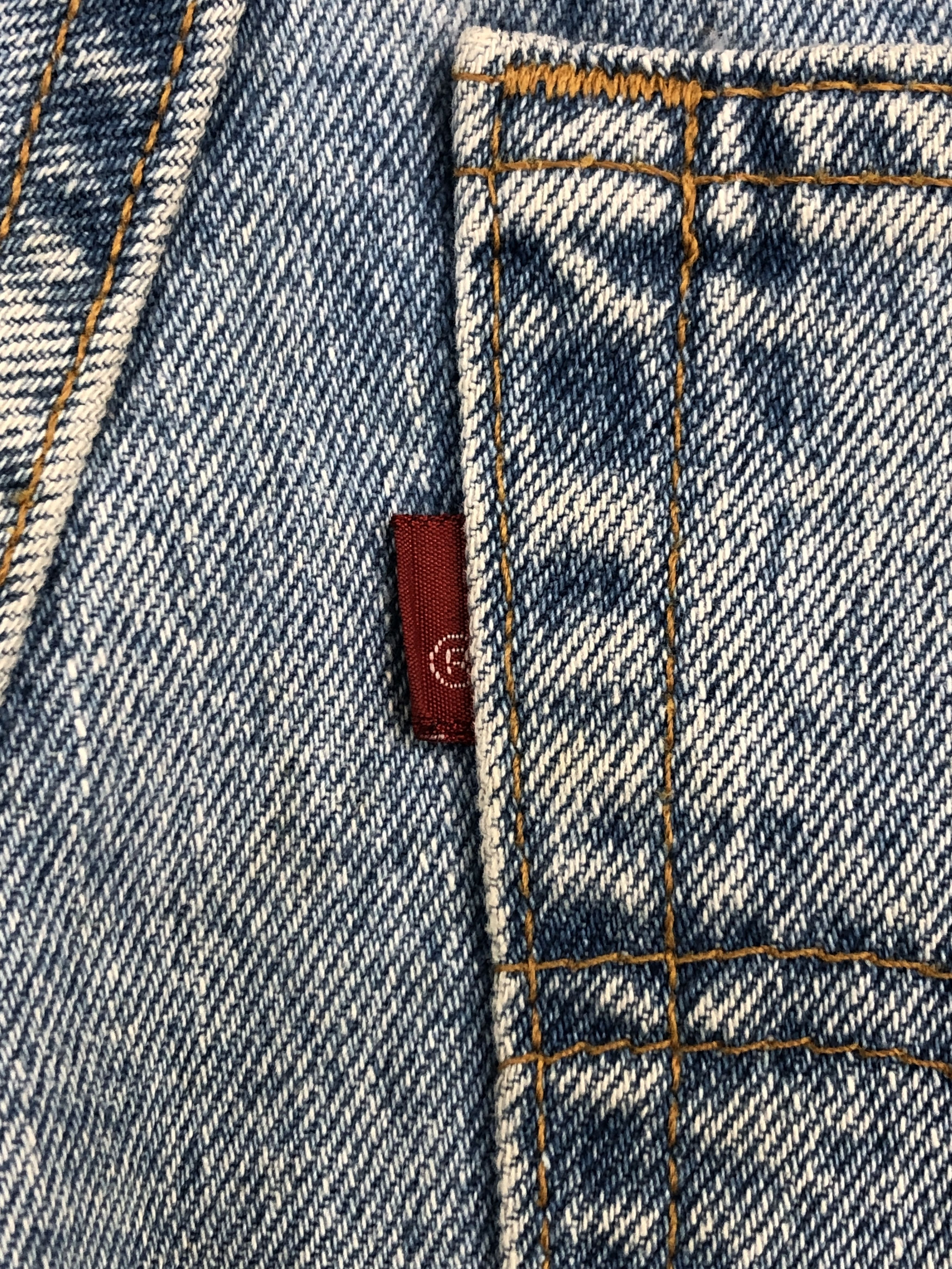 Distressed Vintage 90s Levi's 550 Light Washed Jeans