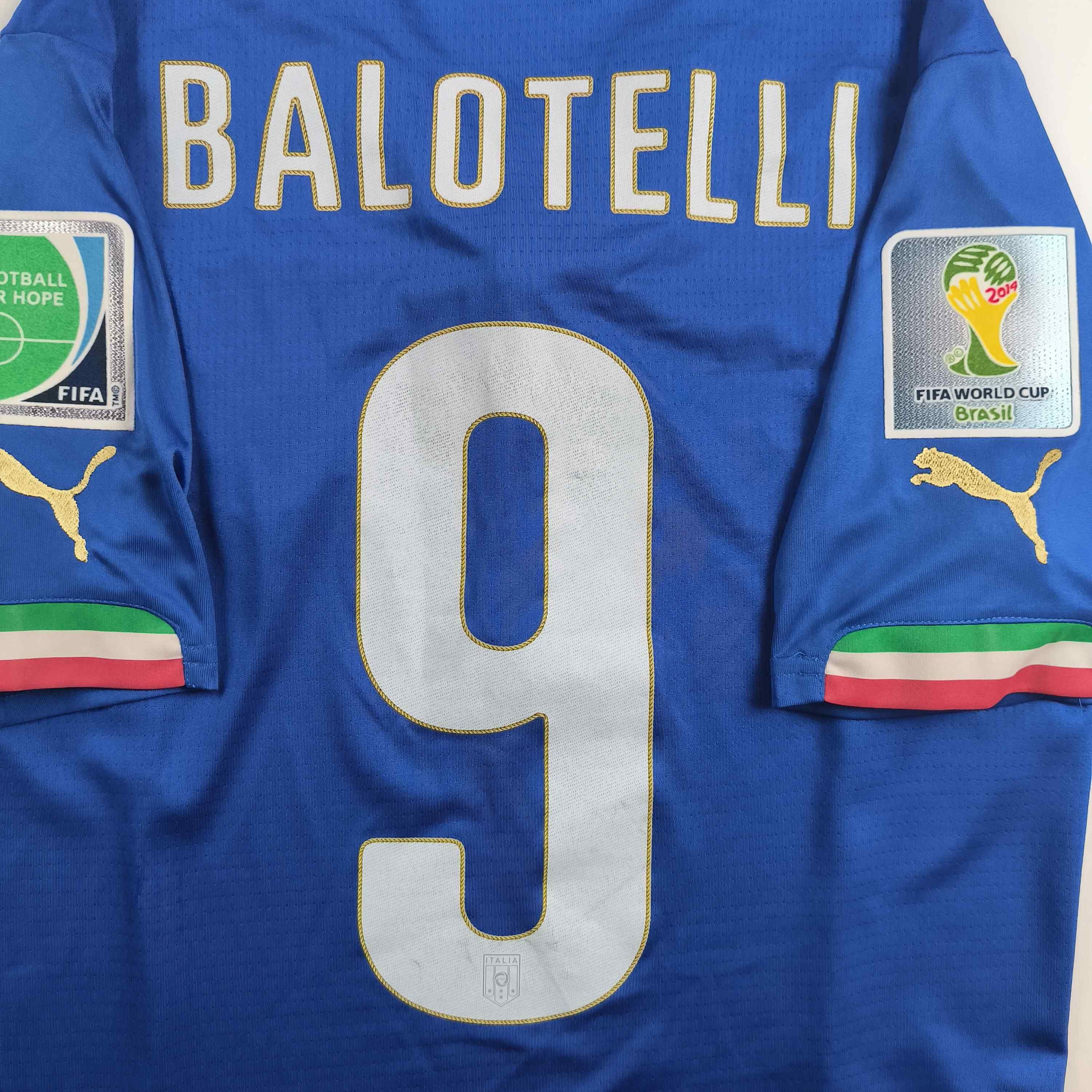 Puma Italy 2014-16 Puma home Mario Balotelli football jersey S Size US S / EU 44-46 / 1 - 8 Thumbnail