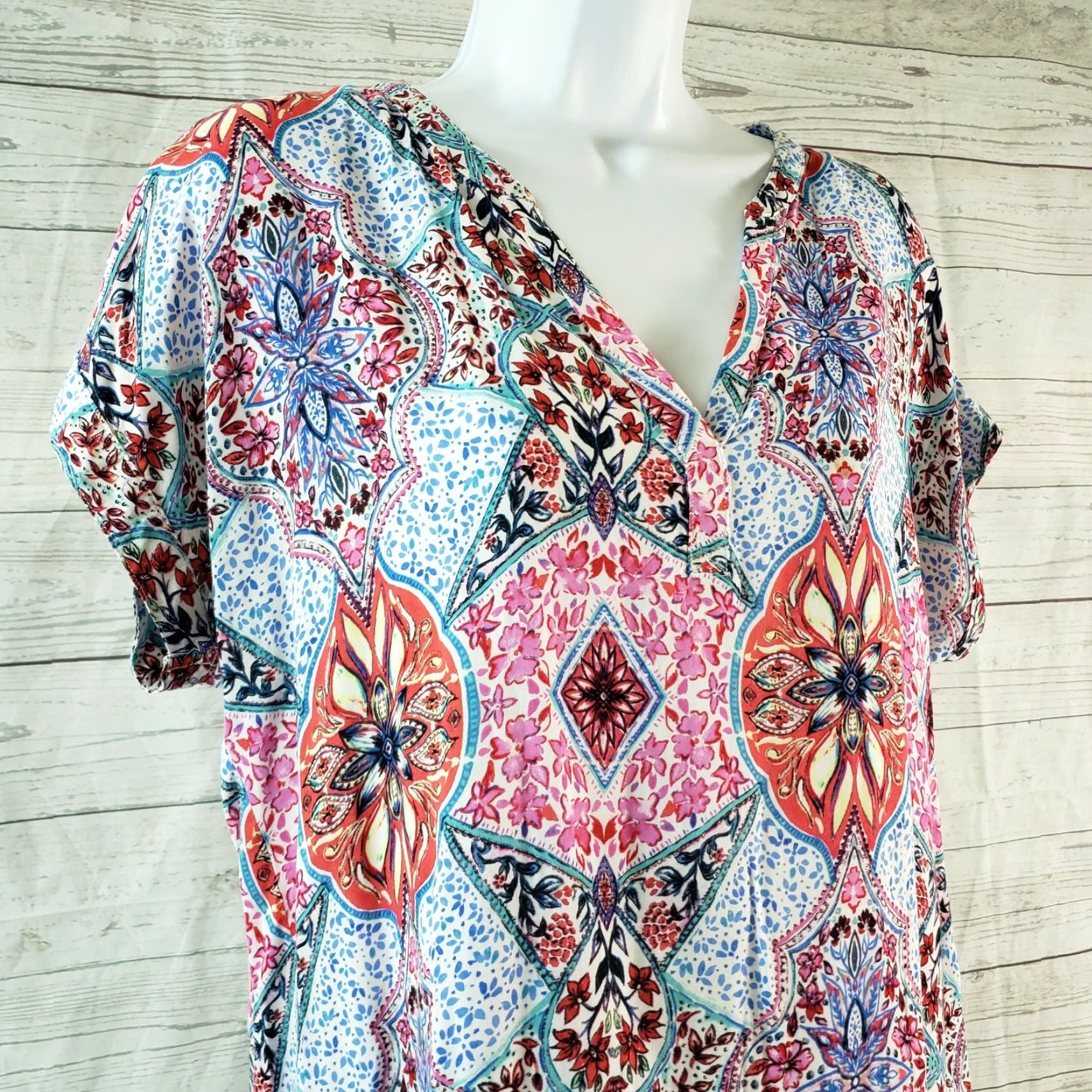 Gap Gap Womens Printed Top Sz Small Blue Pink Short Sleeve Rayon Blouse V-Neck Pullover Modern Basic Shirts Womens 90s? Size S / US 4 / IT 40 - 2 Thumbnail