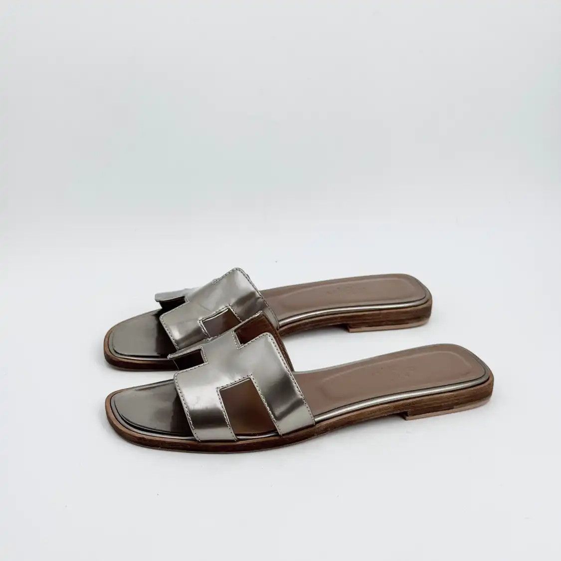 Hermes Silver Leatherlogo Women's Slippers 37.5, Women's