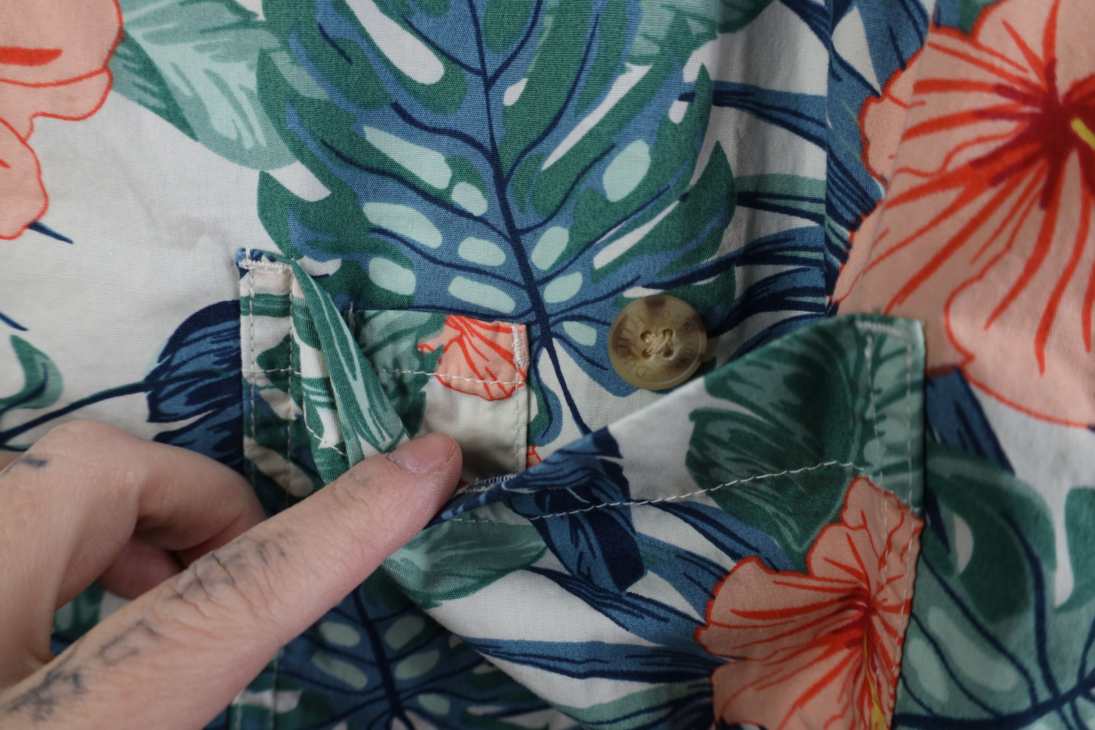 Duluth Trading Company Duluth Trading Co Gusseted Hawaiian Button Shirt Luau Flower Size US XL / EU 56 / 4 - 5 Thumbnail
