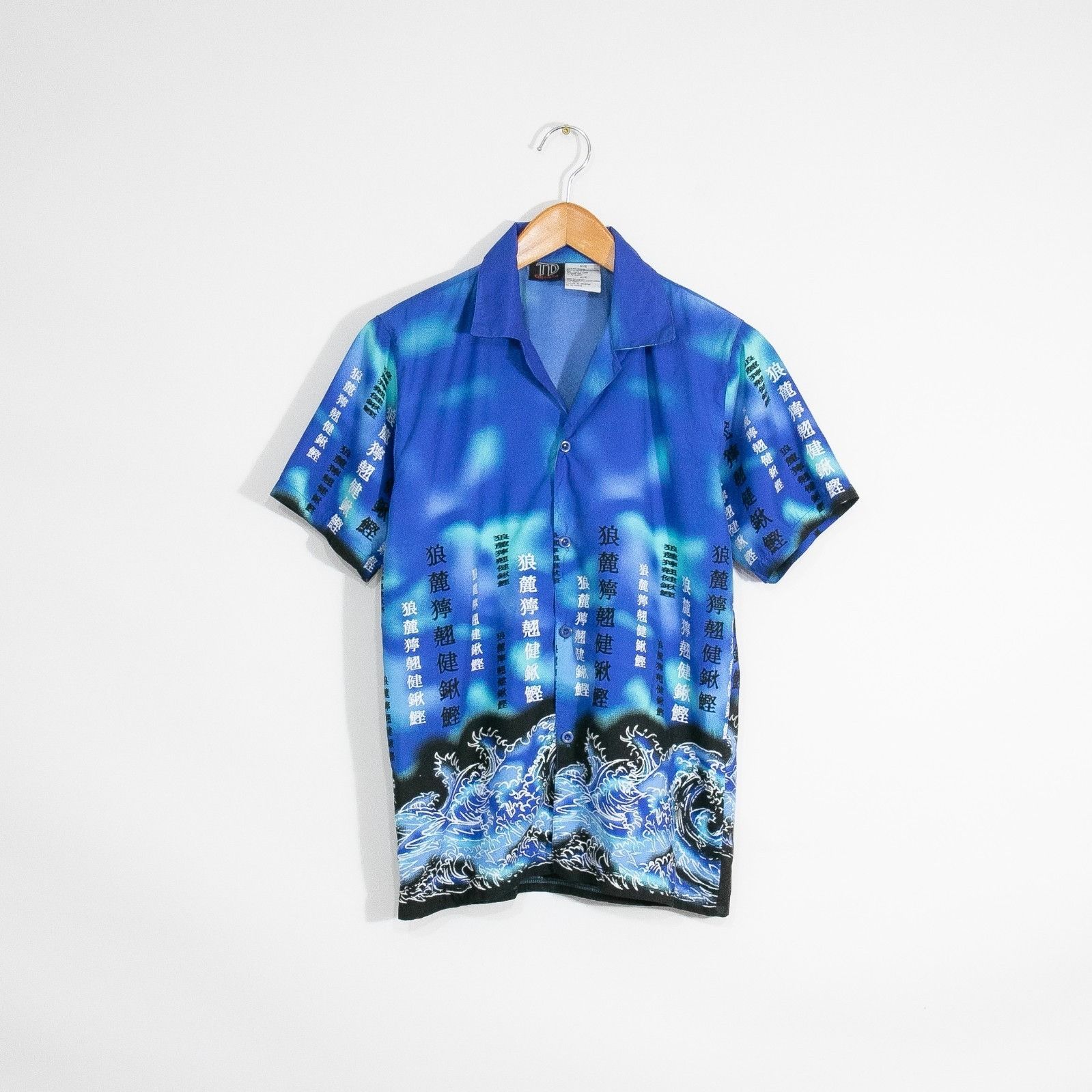 Vintage Vintage Y2K Japanese Ocean Waves Button Up Shirt Mens Small Size US S / EU 44-46 / 1 - 1 Thumbnail