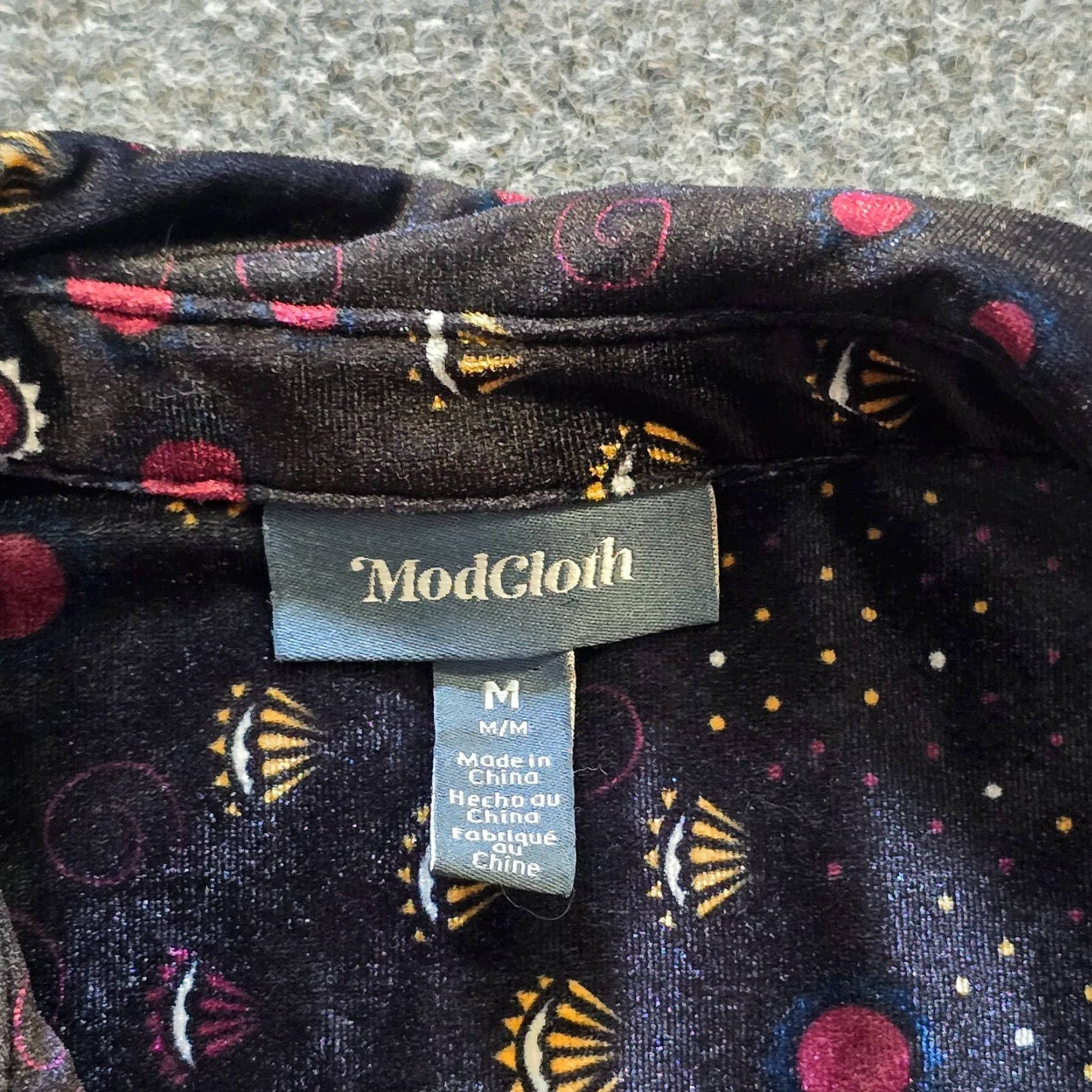 Vintage ModCloth Top Womens Size M Black Yellow Floral Velour Button Front Casual Shirt Size M / US 6-8 / IT 42-44 - 3 Thumbnail