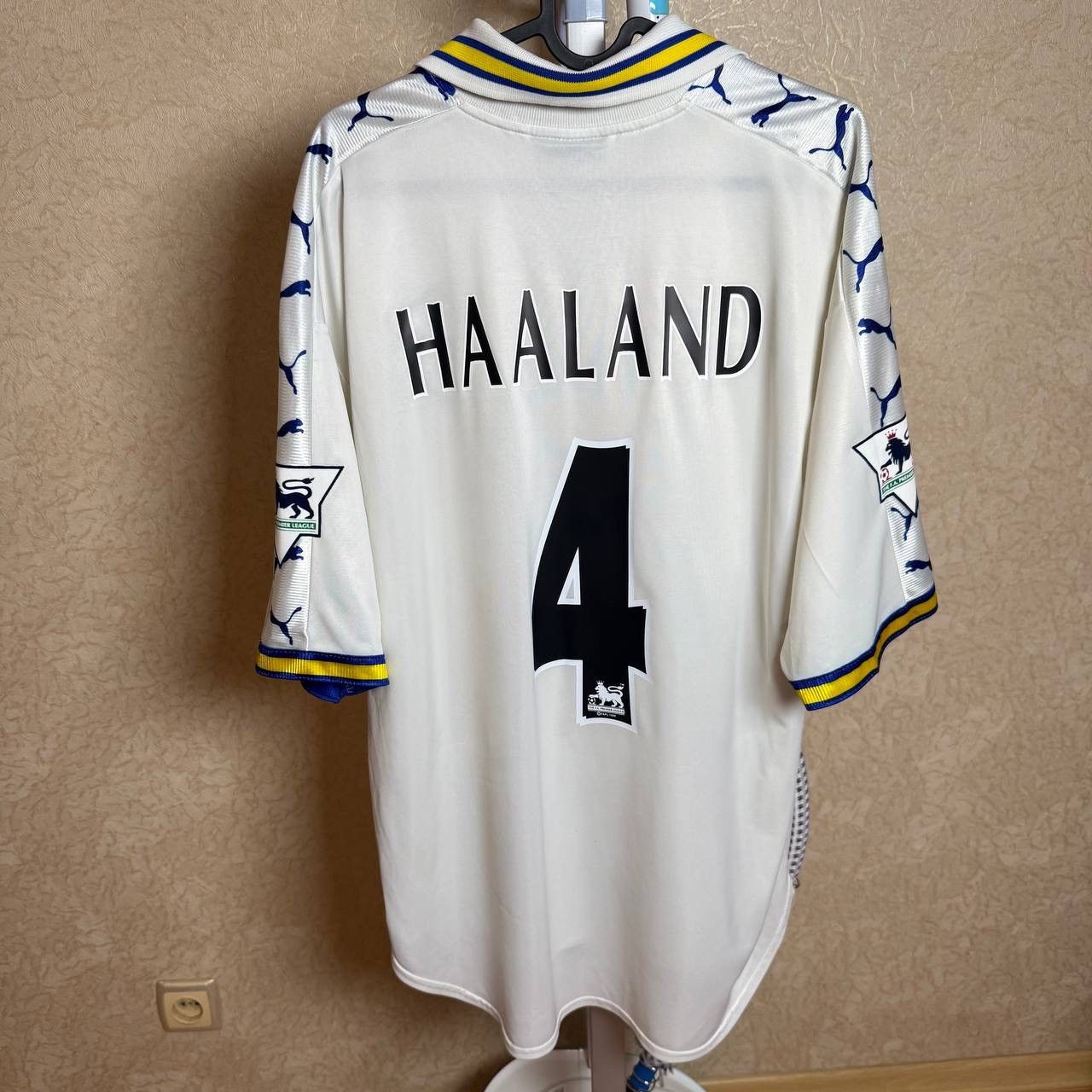 Puma Leeds United Haaland #4 Puma vintage Player Issue Size US L / EU 52-54 / 3 - 1 Thumbnail