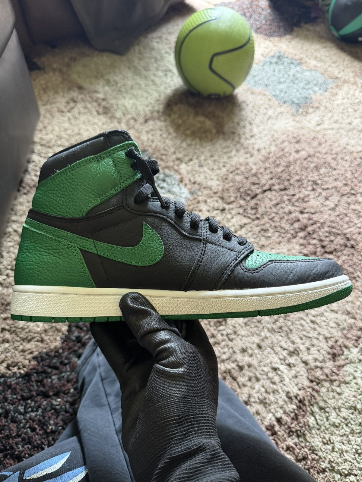 Nike Air Jordan 1 Pine Green Size US 10.5 / EU 43-44 - 5 Thumbnail