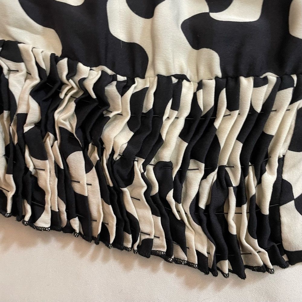 Diane von Furstenberg Diane Von Furstenberg Silk Black White Short Sleeve Blouse Size XS / US 0-2 / IT 36-38 - 7 Thumbnail