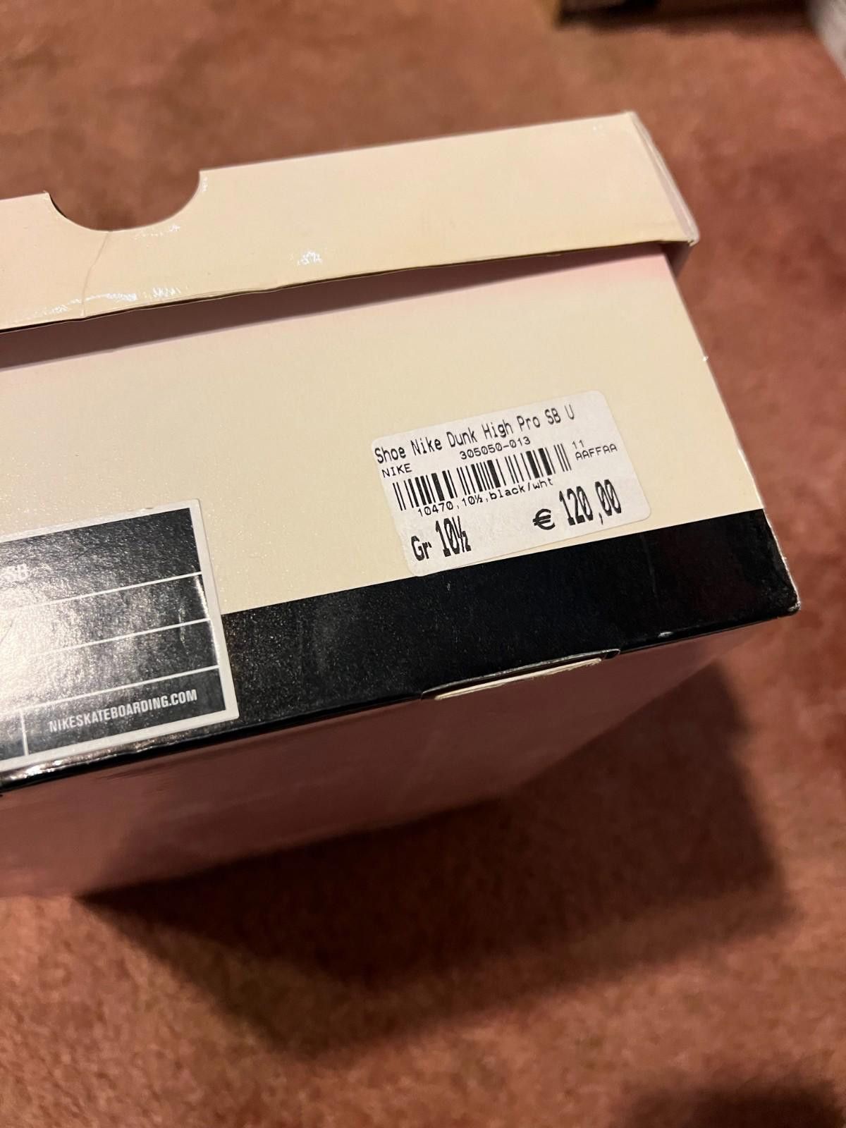 Nike 2004 Nike SB Dunk High Pro UNKLE Dunkle Futura 305050-013 Size US 10.5 / EU 43-44 - 3 Thumbnail