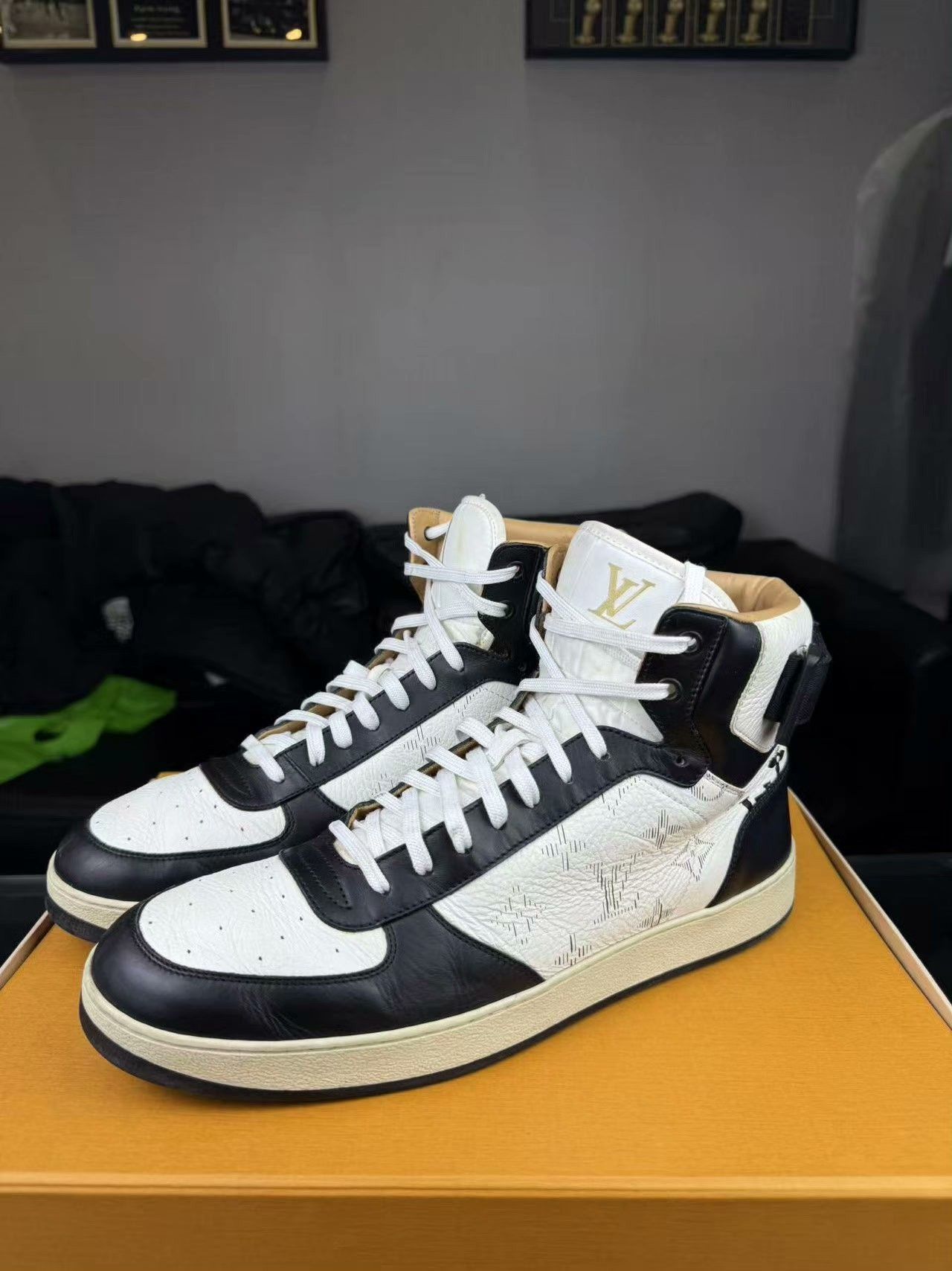 Louis Vuitton Louis Vuitton Printed Black Hitop Sneakers 43 Men Size US 10 / EU 43 - 1 Thumbnail