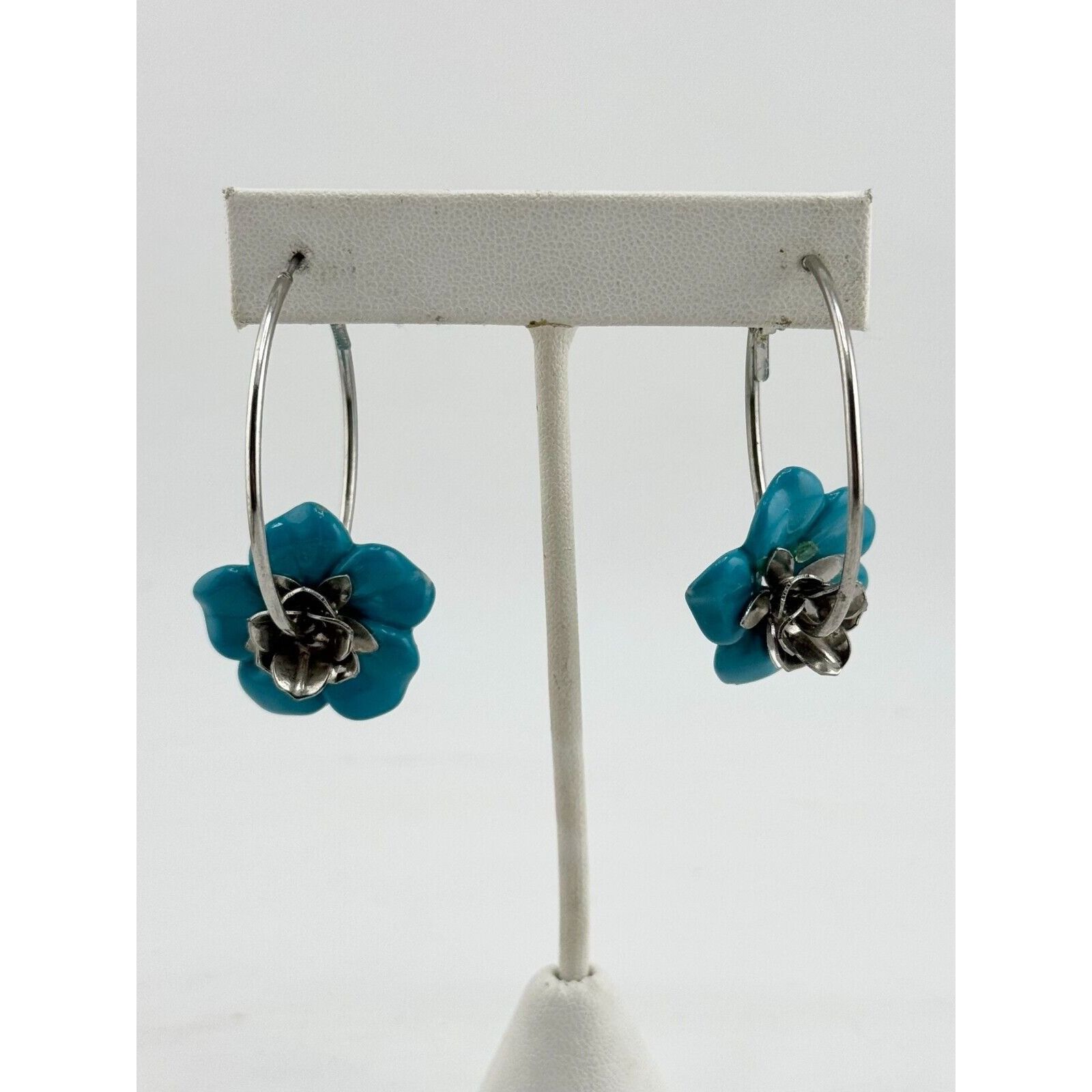 Vintage Vintage blue flower silver hoop earrings Size ONE SIZE - 4 Thumbnail