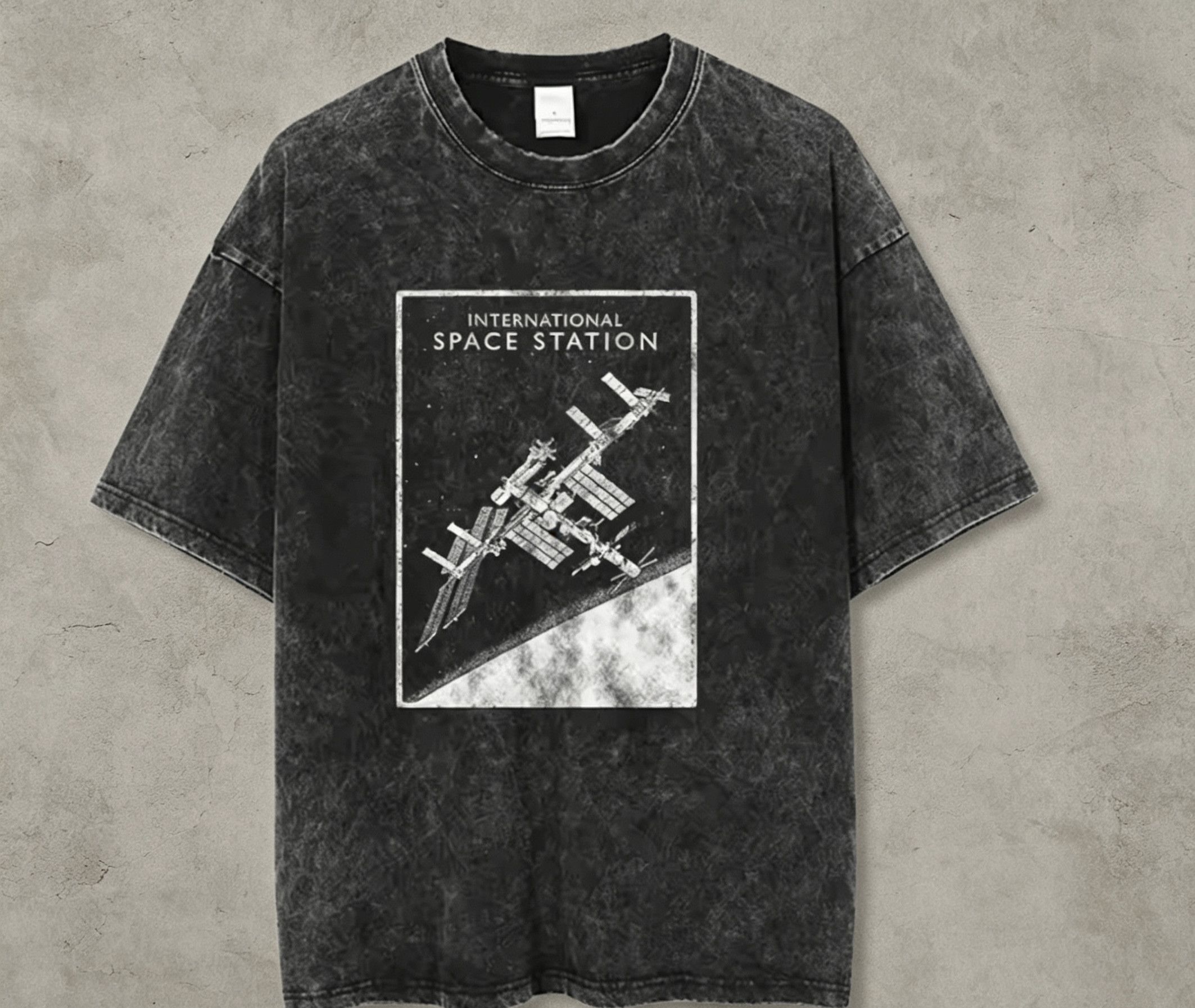 Japanese Brand Retro Astronaut Rocket Space Station Graphic Washed T-Shirt Size US L / EU 52-54 / 3 - 1 Thumbnail