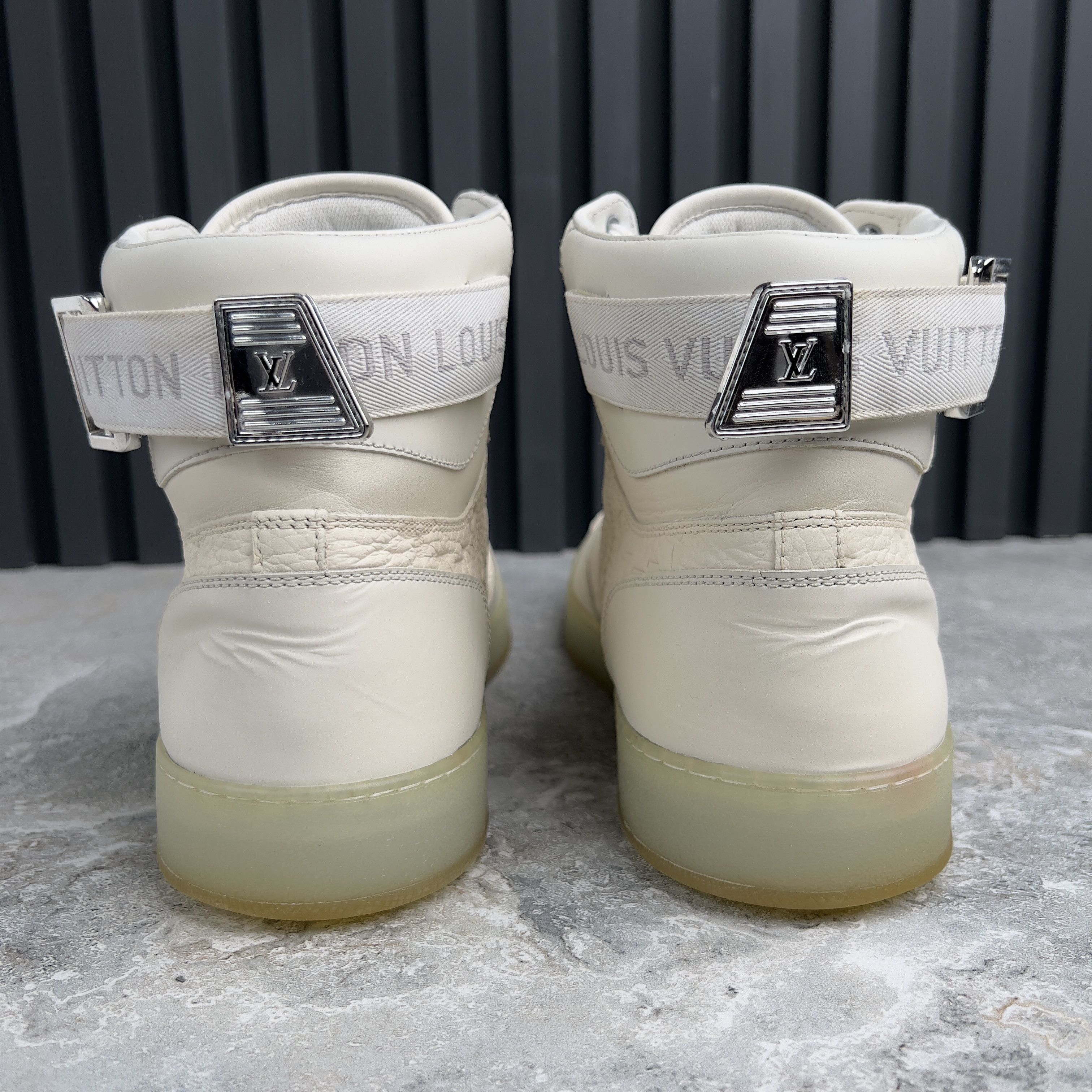 Louis Vuitton Louis Vuitton Rivoli Monogram High Sneaker Leather Size US 10.5 / EU 43-44 - 9 Thumbnail