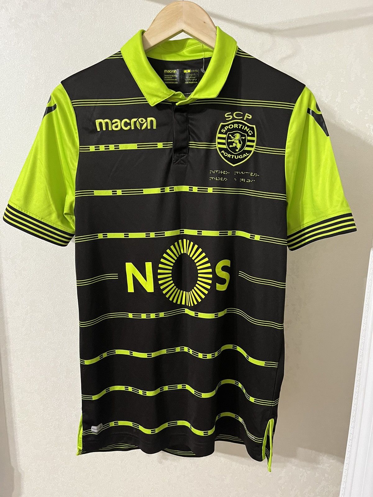 Other Macron Sporting FC 17/18 Away Jersey Size US M / EU 48-50 / 2 - 1 Thumbnail