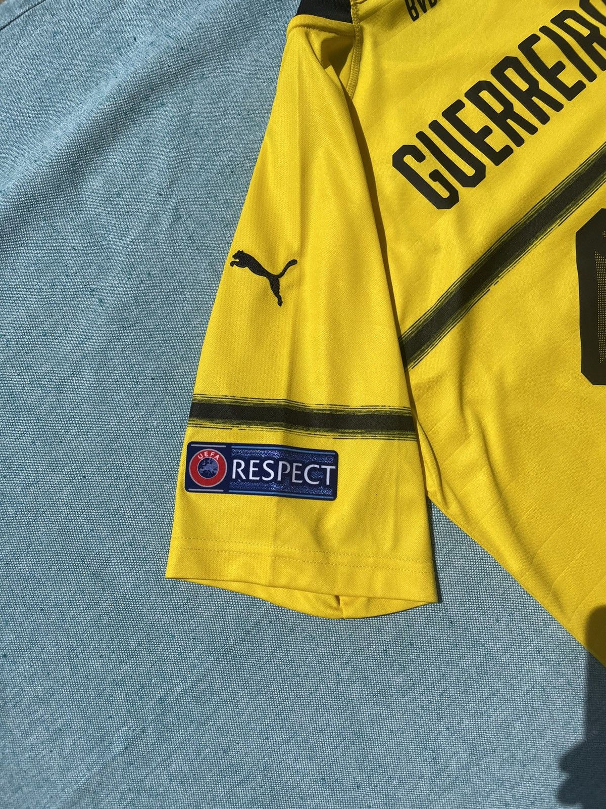 Puma Dortmund BvB 18/19 Third jersey. Guerreiro 13 Size US M / EU 48-50 / 2 - 3 Thumbnail