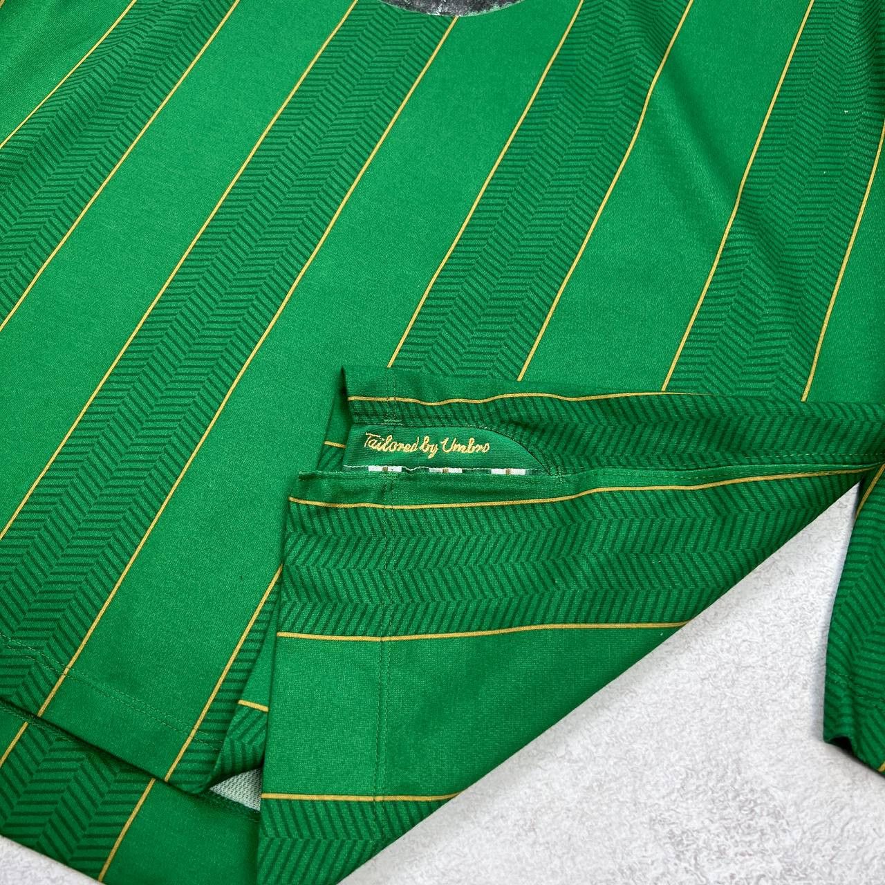 Umbro MEN'S Vintage Umbro Ireland National Soccer Football Jersey Size US S / EU 44-46 / 1 - 7 Thumbnail