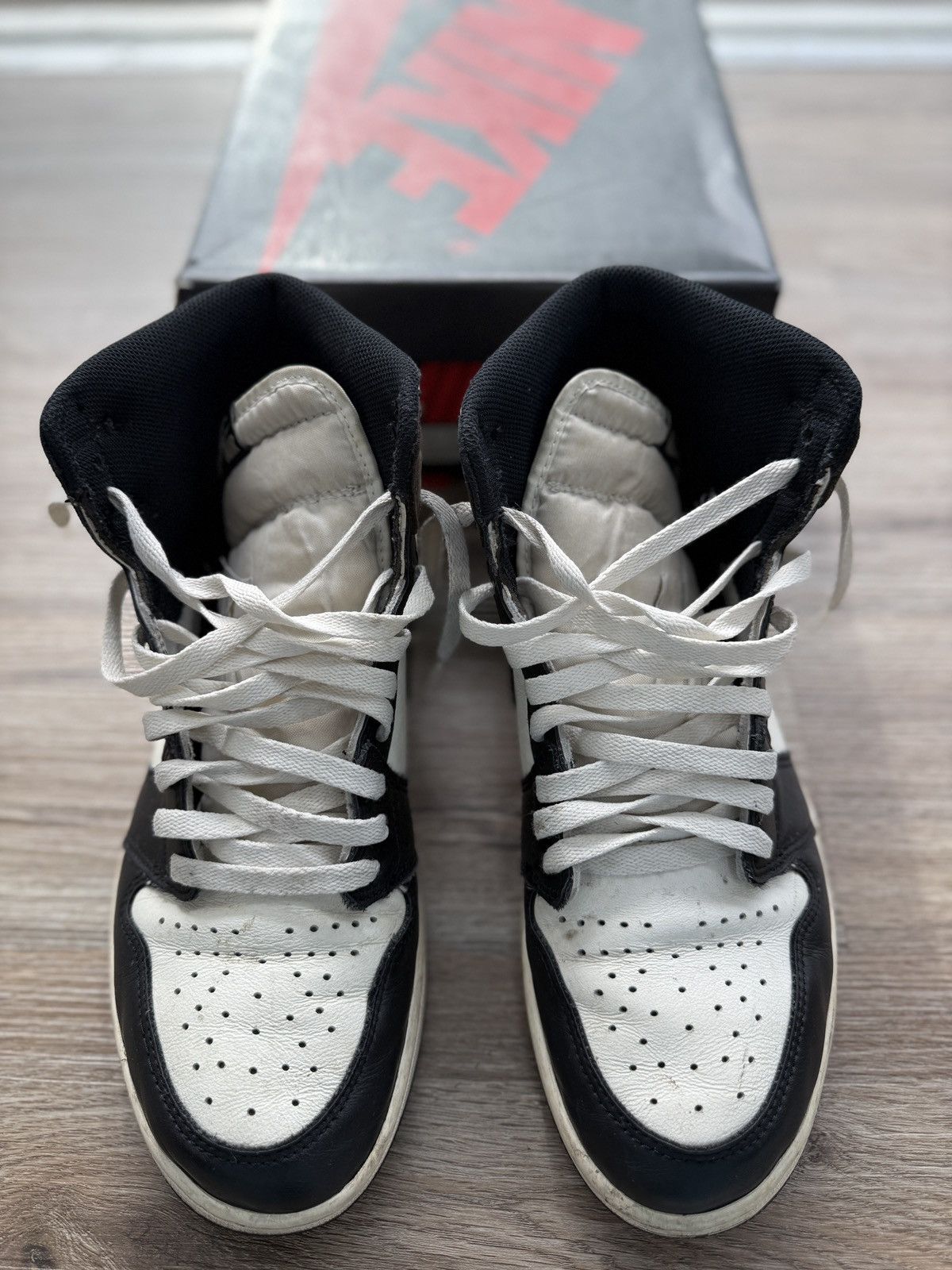 Jordan Brand Air Jordan Mocha 1 Highs Size US 11 / EU 44 - 3 Thumbnail