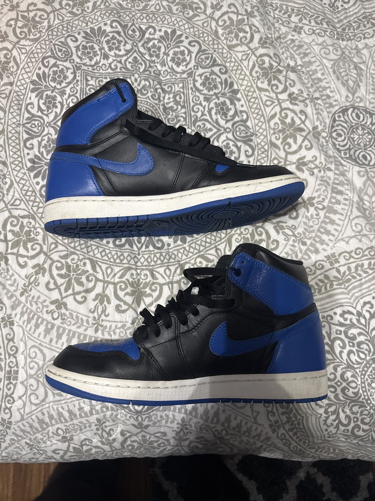 Nike Jordan 1s Size US 9 / EU 42 - 2 Thumbnail