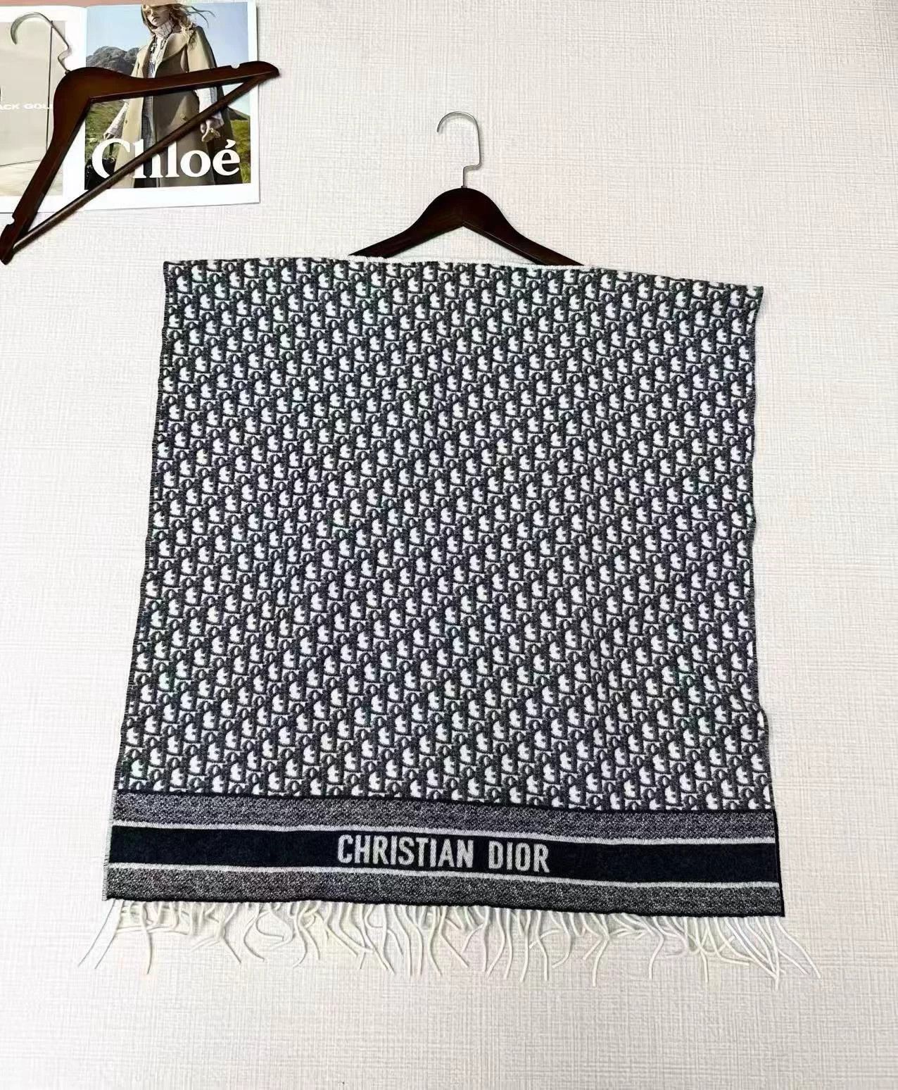 Dior Dior Cashmere Cape Scarf 128x68cm AG804 Size ONE SIZE - 2 Thumbnail