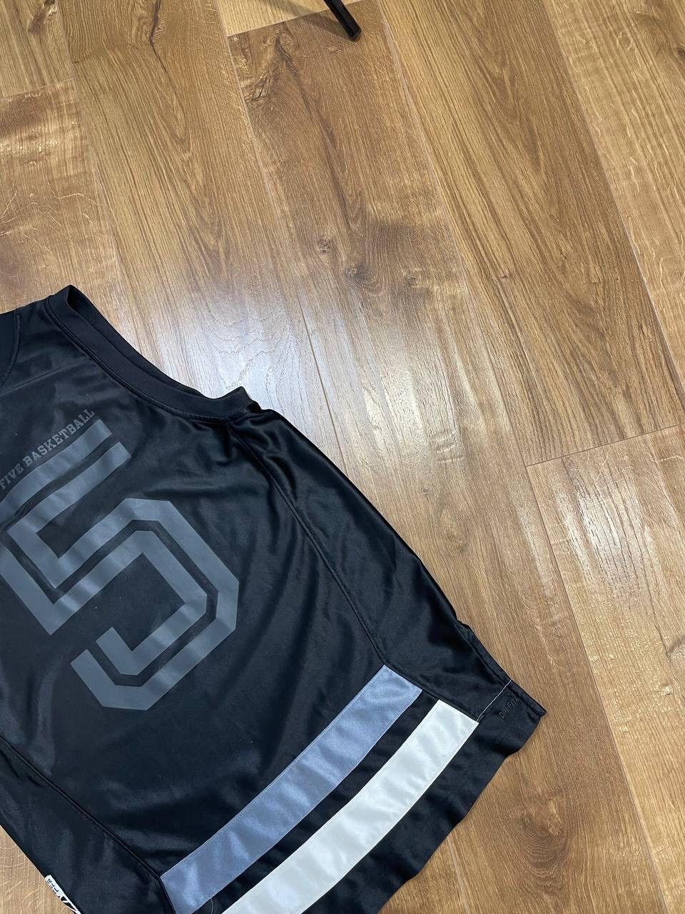 Nike Vintage Nike Basketball Apparel 5/5 Basketball Singlet Tee Size US S / EU 44-46 / 1 - 12 Thumbnail
