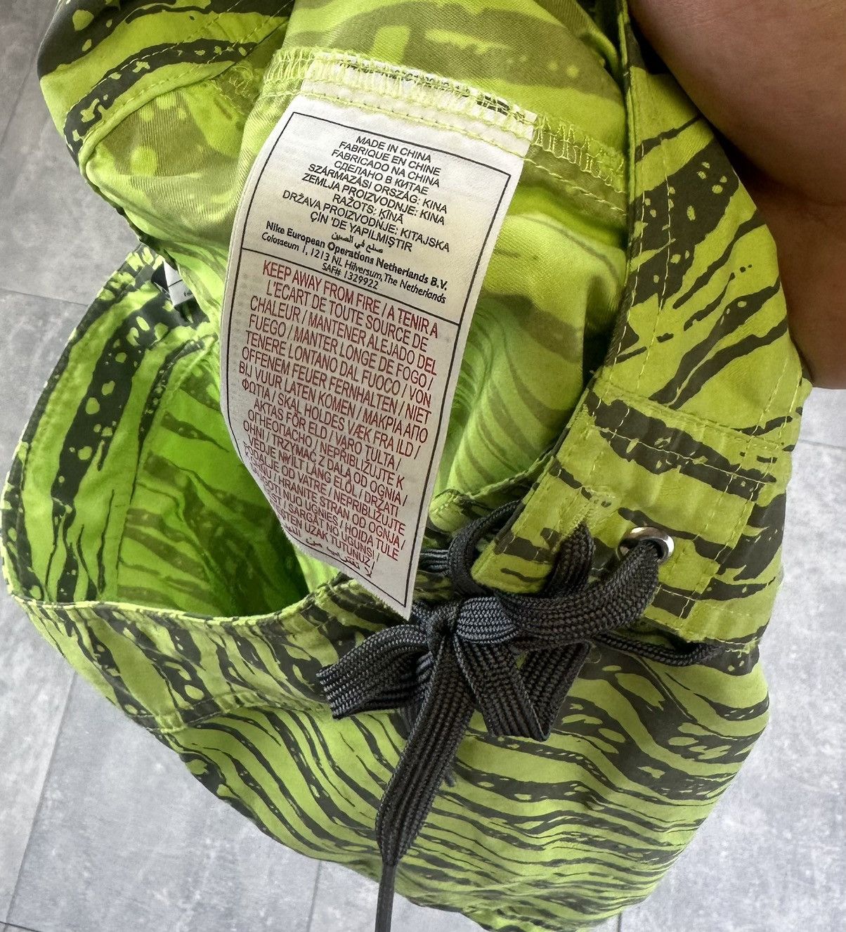 Vintage Nike ACG Vintage Outdoor Printed Shorts Small Logo Size US 34 / EU 50 - 8 Thumbnail