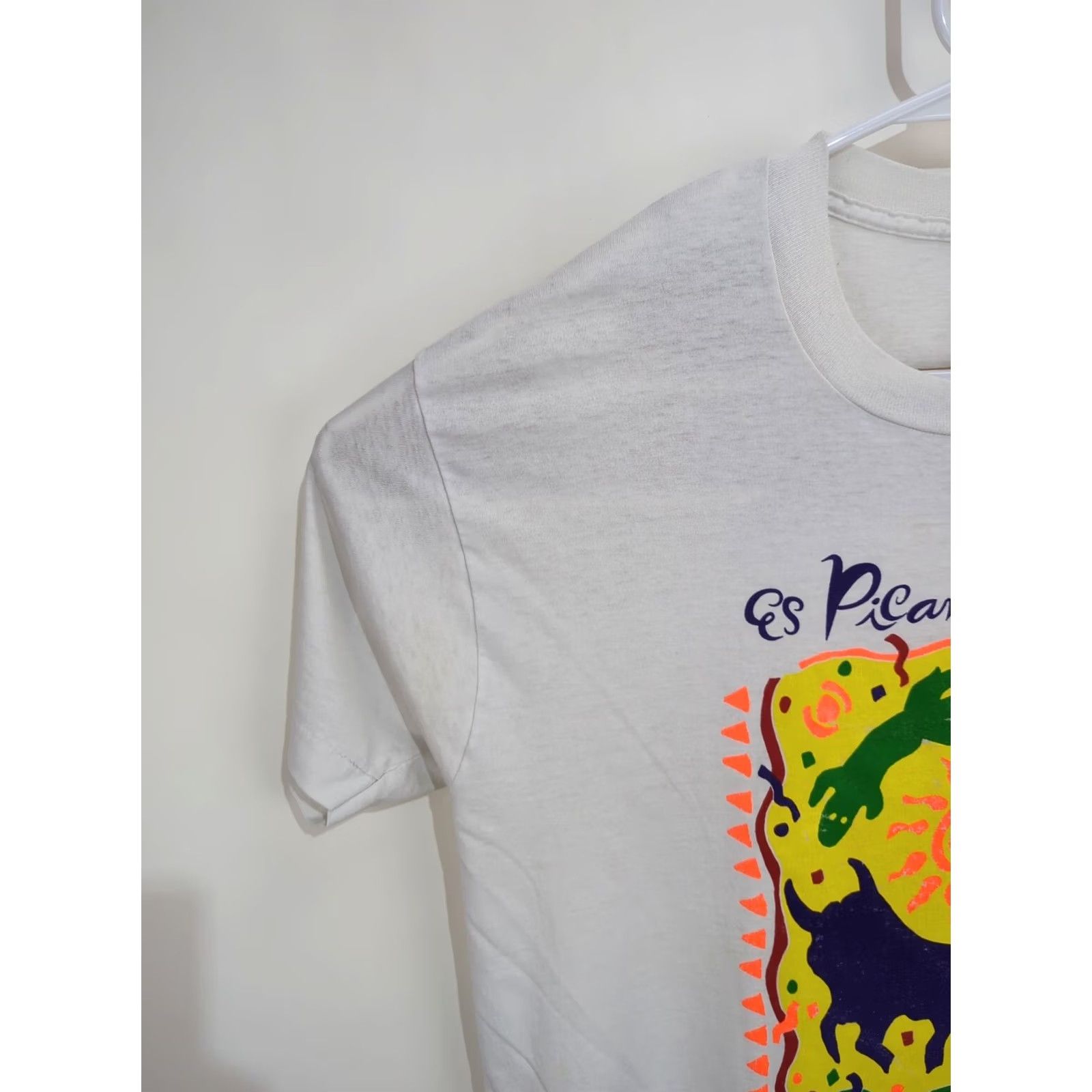Fruit Of The Loom VINTAGE Fruit of the Loom T-Shirt 90s Es Picante Loco Spanish Graphic Art Tee XL White Short Sleeve Unisex Adults Mens Womens Size US XL / EU 56 / 4 - 4 Thumbnail