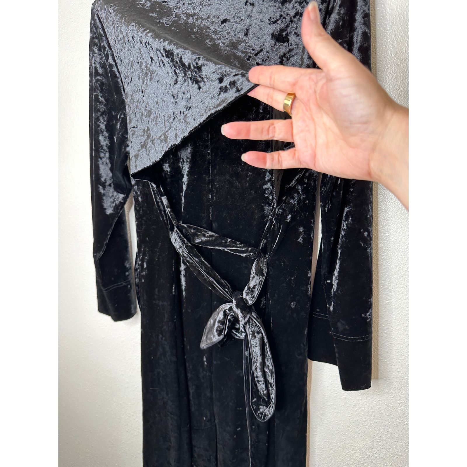 Other Arrive Black Velour Button Long Sleeve Tie Midi Dress Small Size S / US 4 / IT 40 - 8 Thumbnail