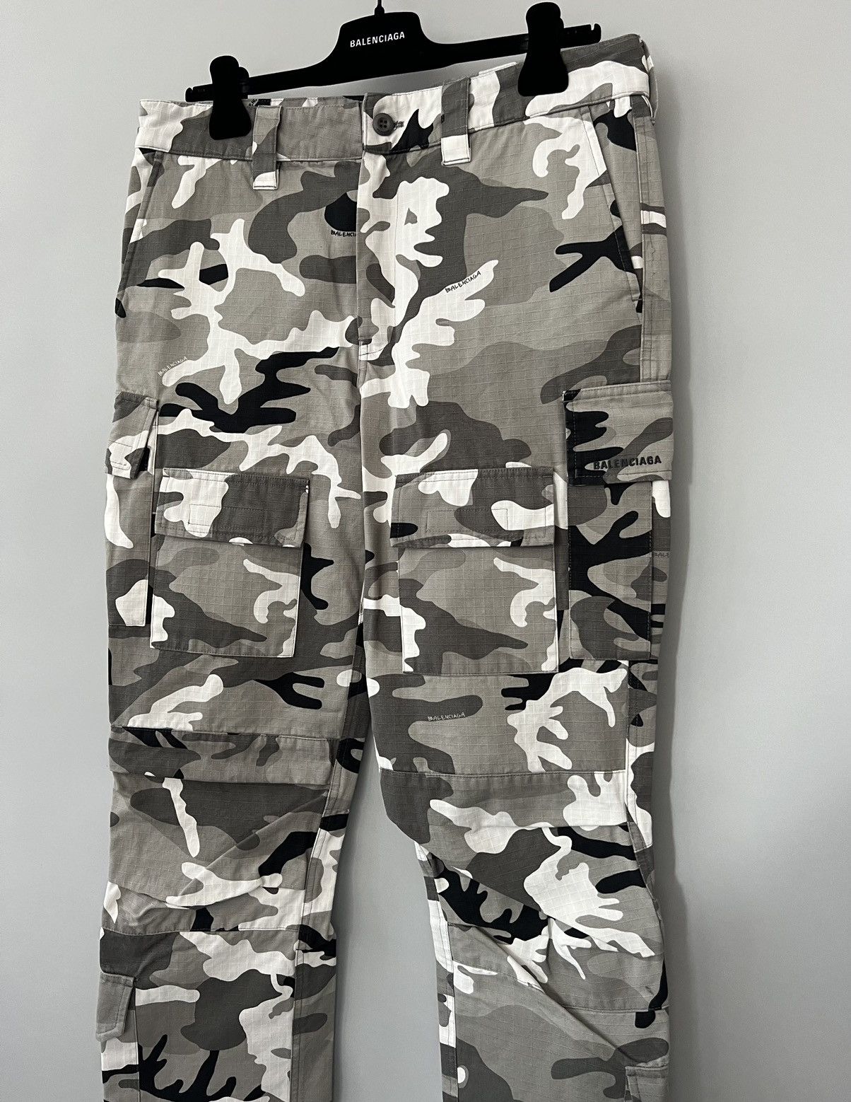 Balenciaga Balenciaga Fitted Camo Cargo Pants Size US 32 / EU 48 - 2 Thumbnail