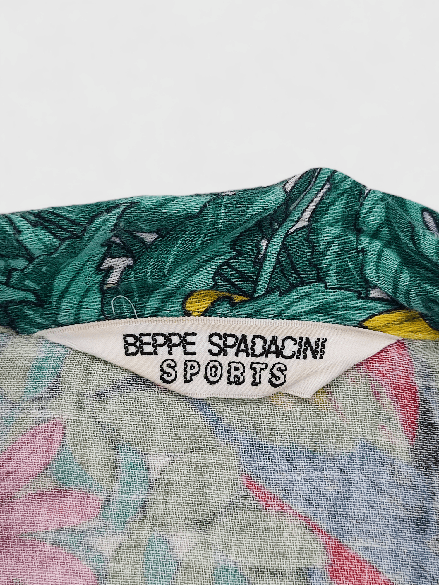 Vintage Vintage Beppe Spadacini Sports Hawaiian Rayon Shirt Size US XL / EU 56 / 4 - 7 Thumbnail