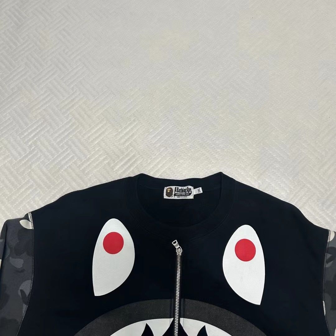 Bape BAPE LUMINOUS SHARK CREWNECK Size US XXL / EU 58 / 5 - 2 Thumbnail