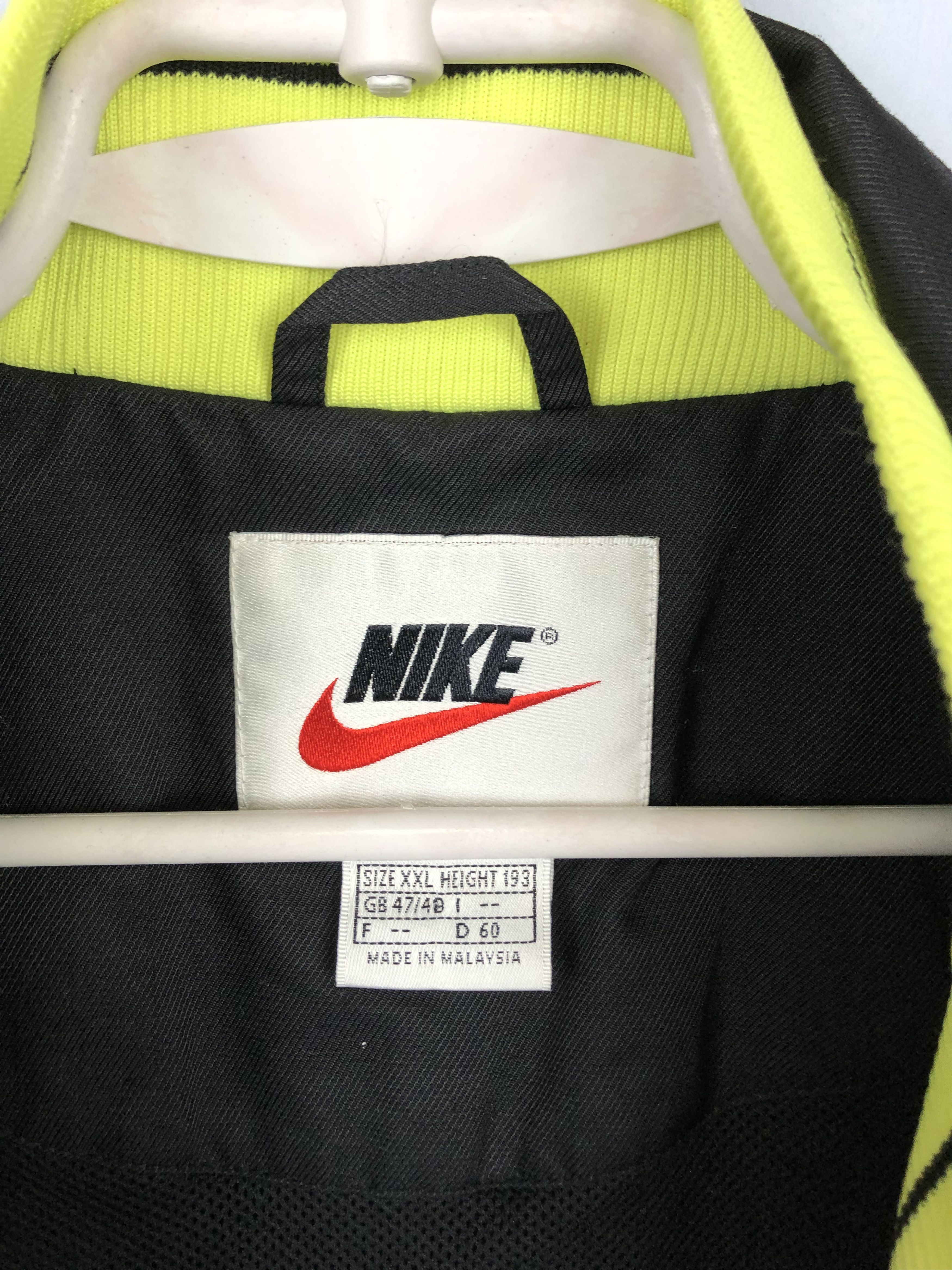 Nike Vintage Nike Borussia Dortmund Football Jacket Soccer Bomber Size US XXL / EU 58 / 5 - 7 Thumbnail