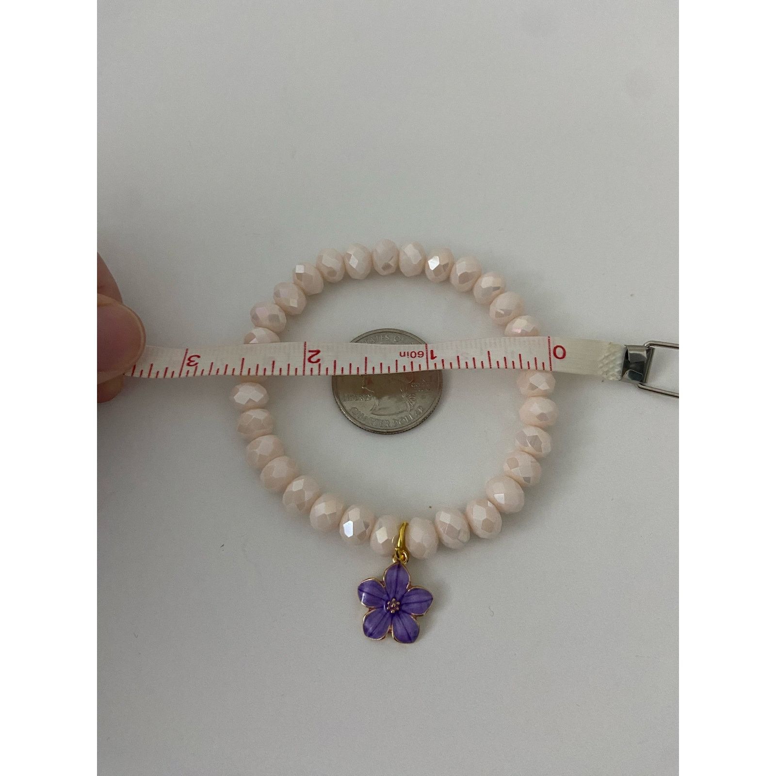 Handmade peach glass bead bracelet with purple flower charm Size ONE SIZE - 2 Thumbnail