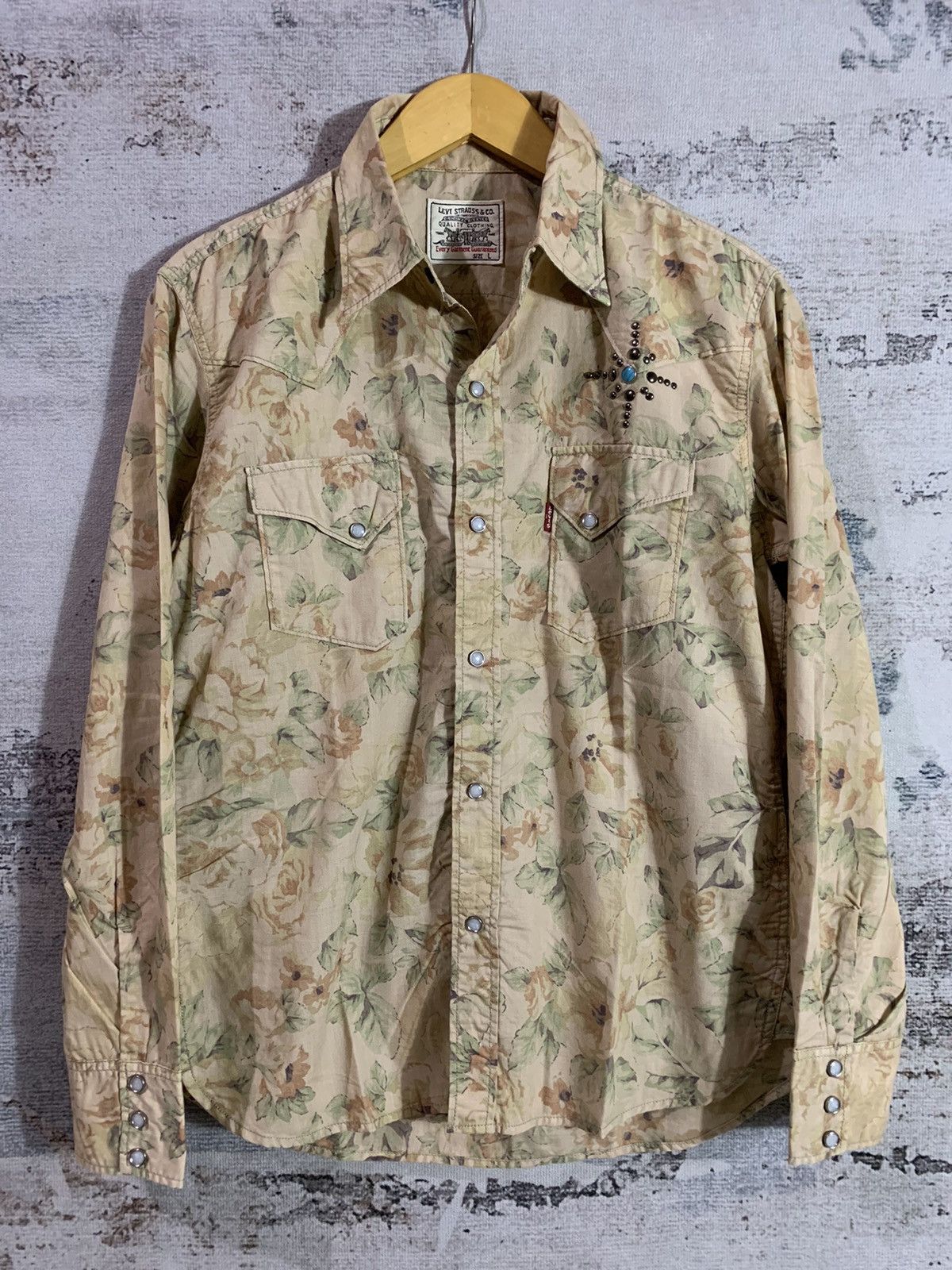 Levi's × Levi's Vintage Clothing × Vintage Vintage Levi's Western Flowers Studded Shirt Size US L / EU 52-54 / 3 - 1 Thumbnail