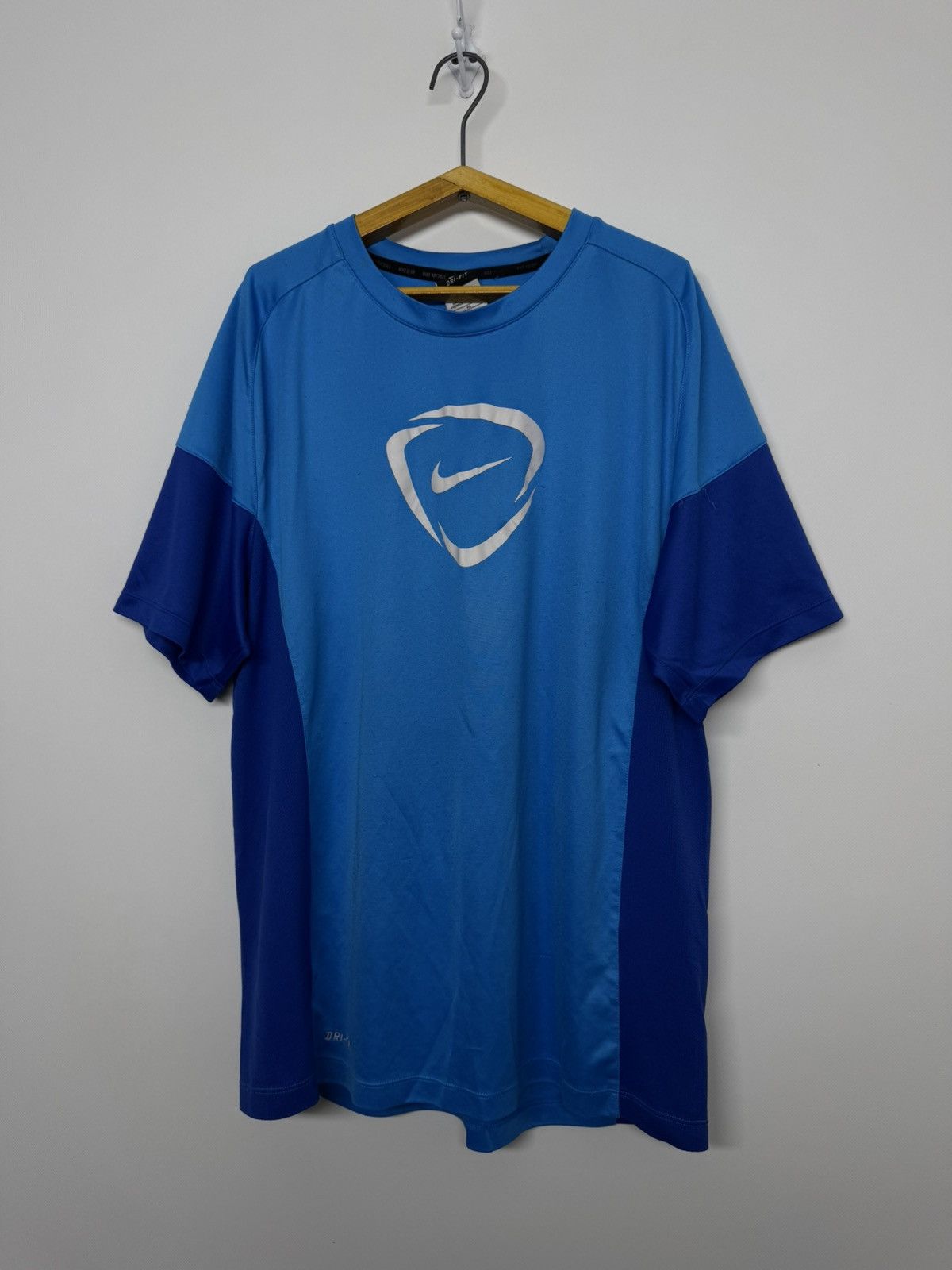 Nike Vintage Nike Y2k t shirt swoosh logo 00’s Size US XL / EU 56 / 4 - 3 Thumbnail