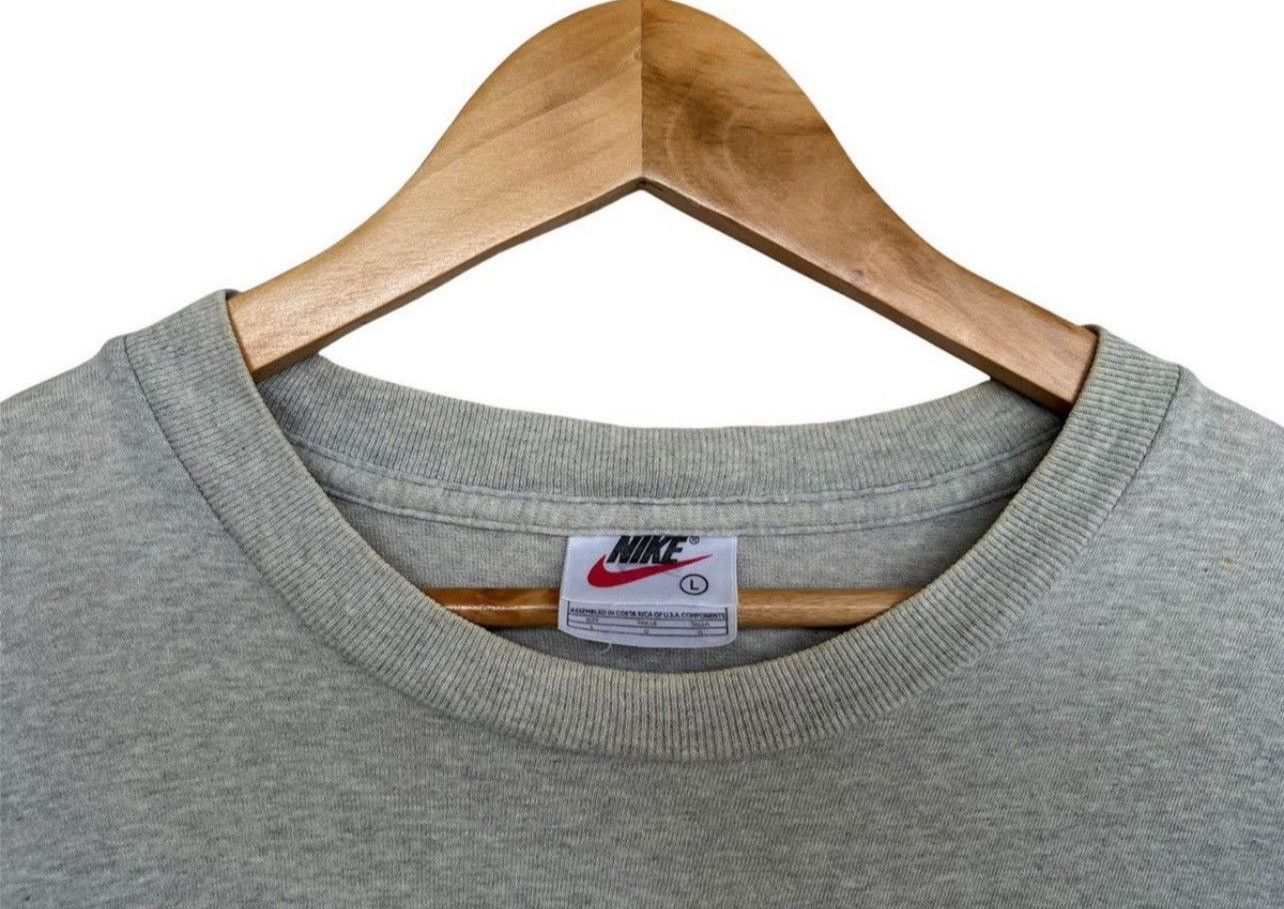 Nike Vintage Nike Michigan Basketball Tee Size US XL / EU 56 / 4 - 5 Thumbnail