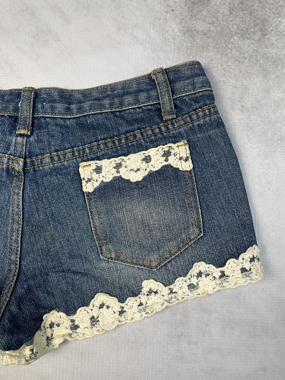 LIZ LISA Y2k Liz Lisa Crochet Lace Trim Denim Shorts Size 27" / US 4 / IT 40 - 9 Thumbnail