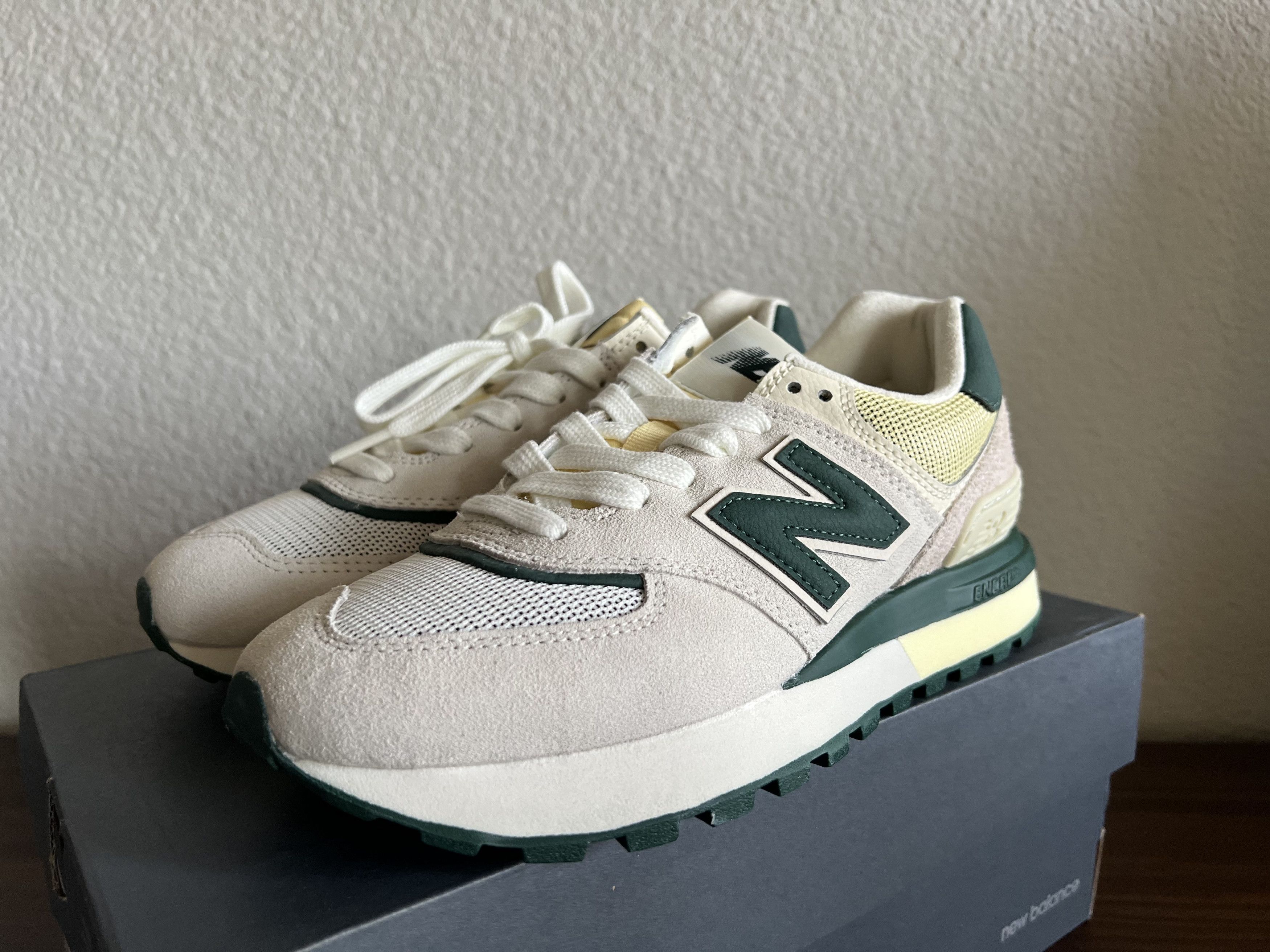 New Balance New Balance Cream & Green 574 Sneakers Size US 5.5 / EU 38 - 3 Thumbnail