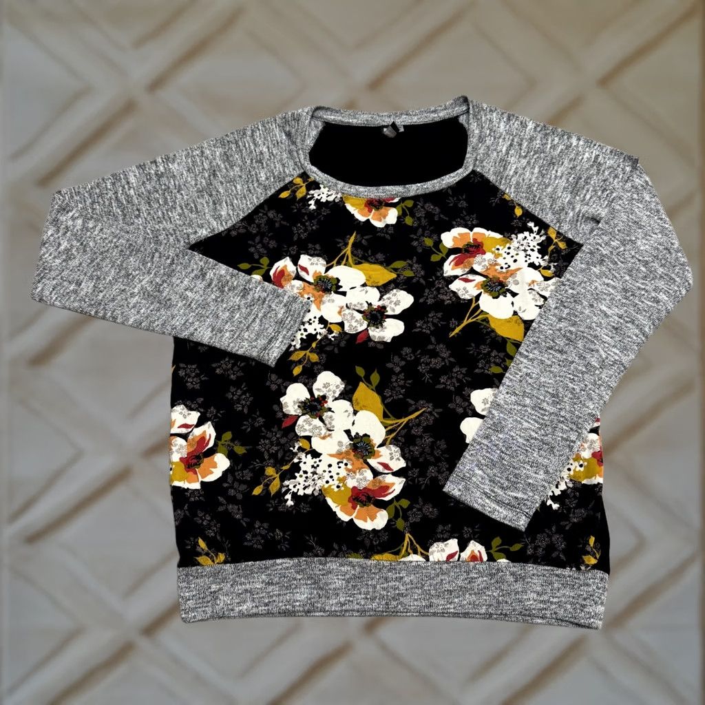 Vintage Kut From The Cloth Sweater womens XS Black Gray Floral Raglan Stretch Pullover Size XS / US 0-2 / IT 36-38 - 1 Thumbnail