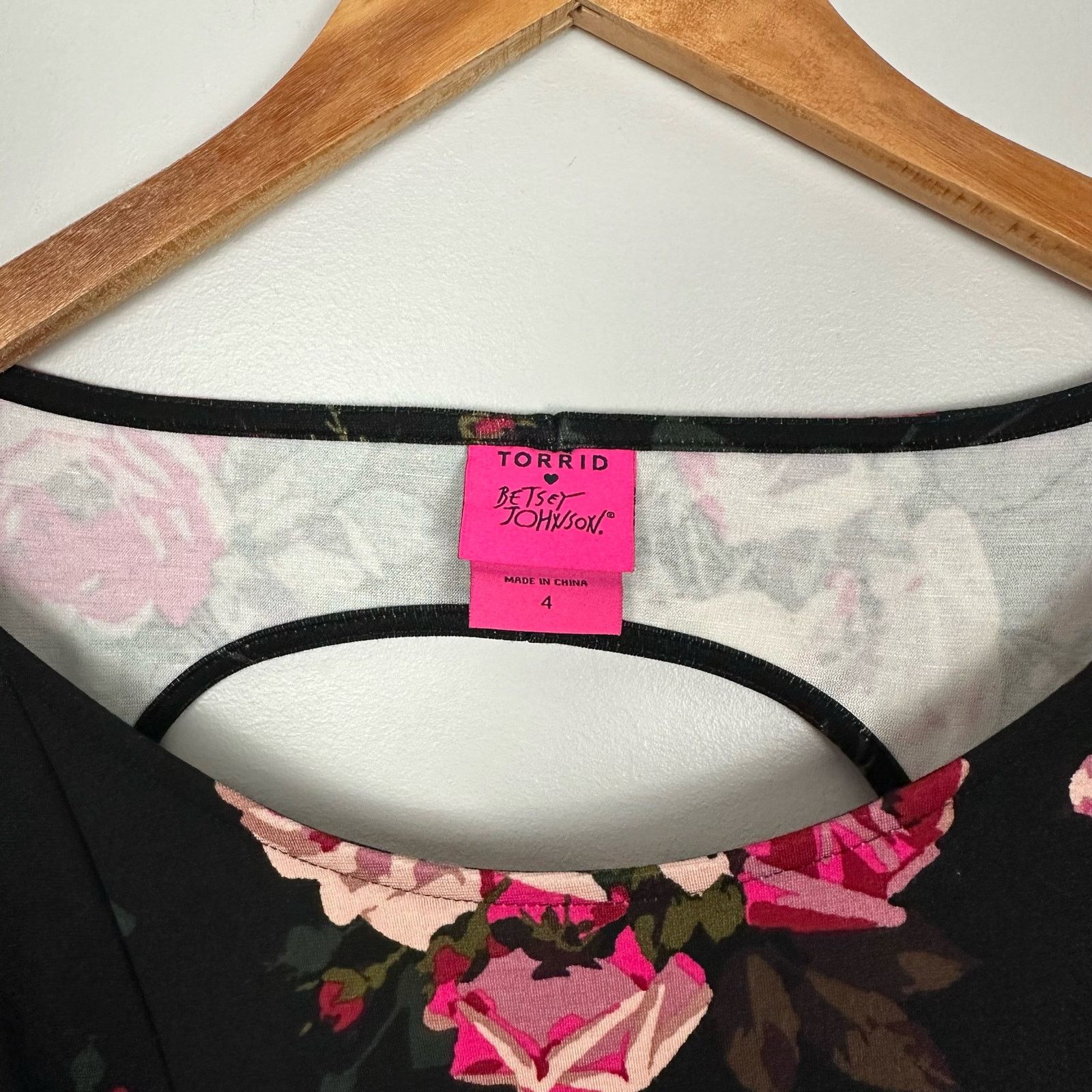 Betsey Johnson Betsey Johnson Black Floral Rose Fit n Flare Jersey Dress 4X Size 4XL / US 24-26 - 4 Thumbnail