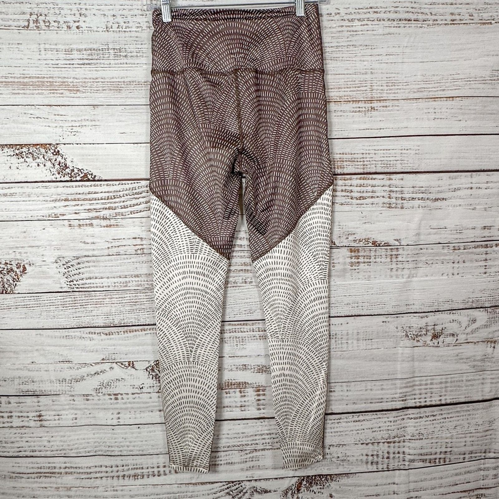 Beyond Yoga Beyond Yoga Lux Angled Midi Legging, EUC, Medium, MSRP $88 Size 28" / US 6 / IT 42 - 9 Thumbnail