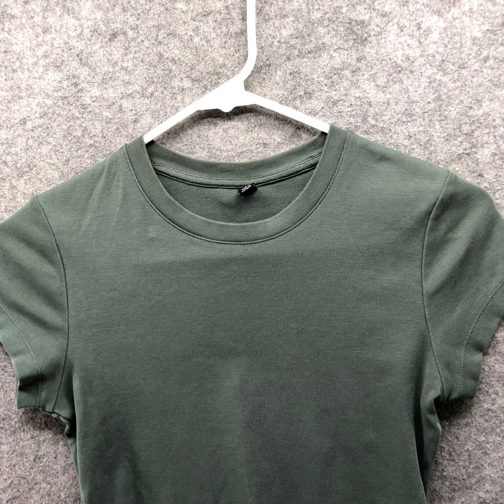 Uniqlo Uniqlo Mini T-Shirt Womens S Olive Green Short Sleeve Slim Fit Crewneck Size S / US 4 / IT 40 - 3 Thumbnail