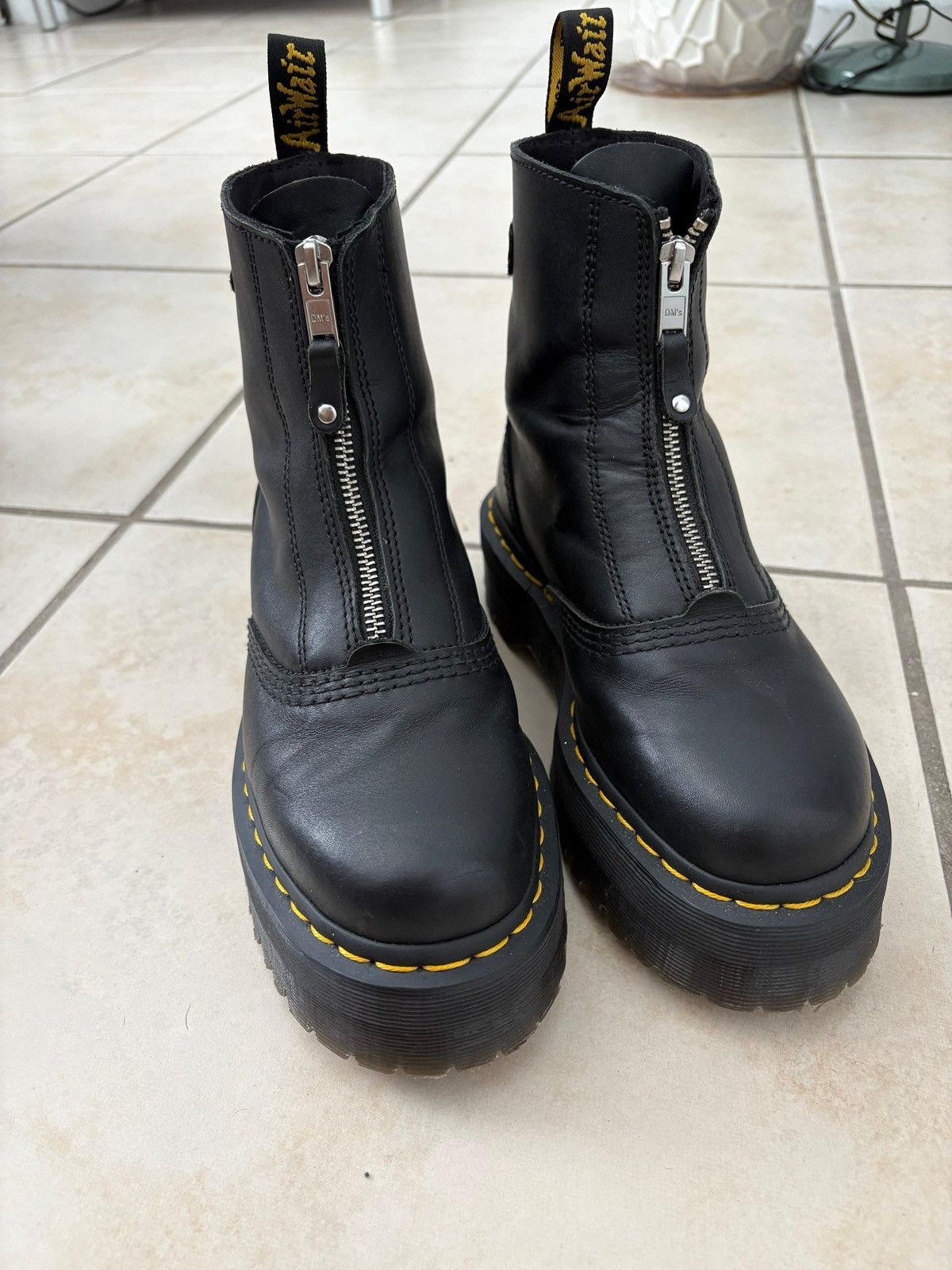 Dr. Martens Dr. Martens Boots Size US 8 / IT 38 - 2 Thumbnail