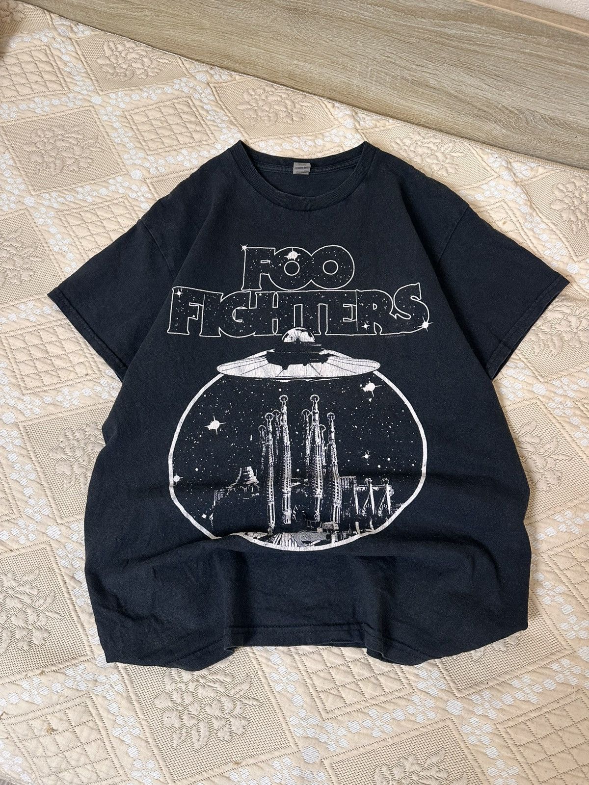 Band Tees 🔥 Foo Fighters UFO Aliens Art Band Rock T Shirt Space Tour Size US M / EU 48-50 / 2 - 1 Thumbnail