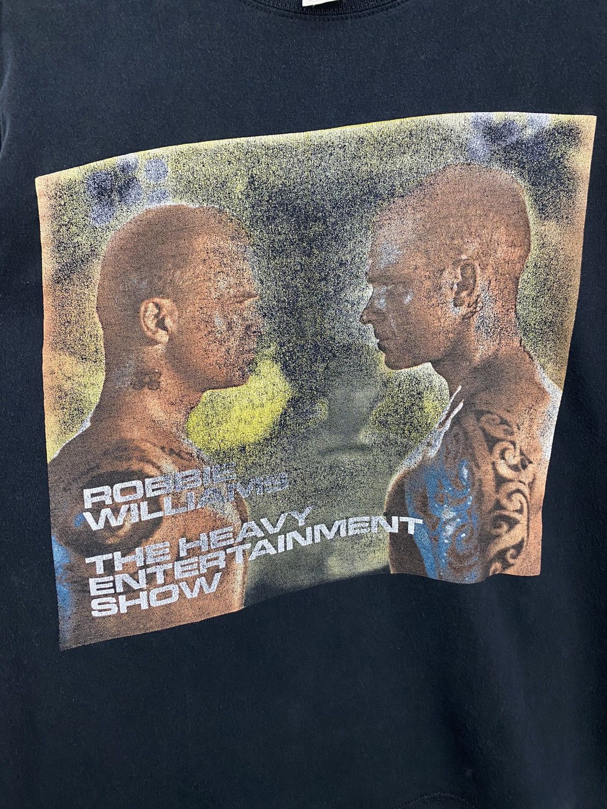Gildan Vintage 2017 Robbie Williams T-Shirt Rare Retro Y2K Size US L / EU 52-54 / 3 - 6 Thumbnail