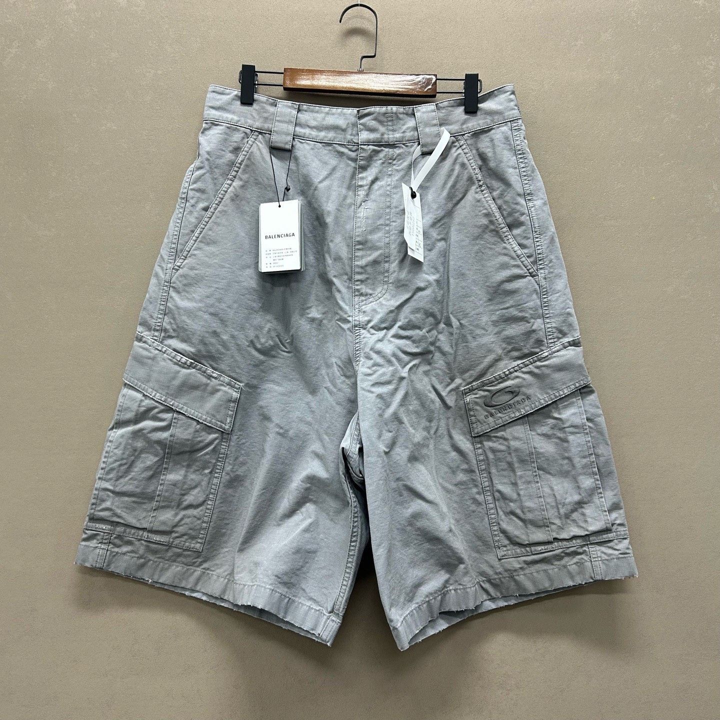 Balenciaga Balenciaga 25 New Gray Embroidered Logo Cargo Shorts XS Size US 26 / EU 42 - 1 Thumbnail