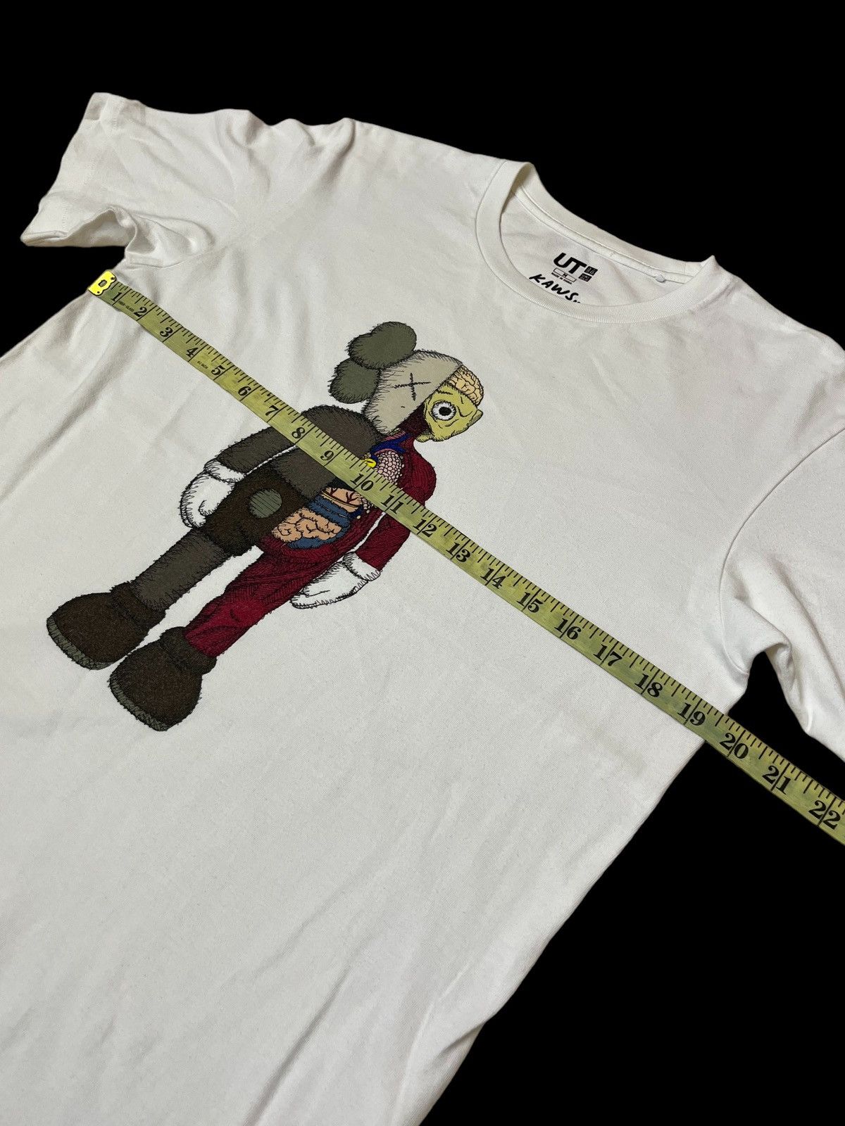 Kaws × Uniqlo GRAIL🔥UNIQLO X KAWS COLLABORATION T SHIRT Size US M / EU 48-50 / 2 - 6 Thumbnail