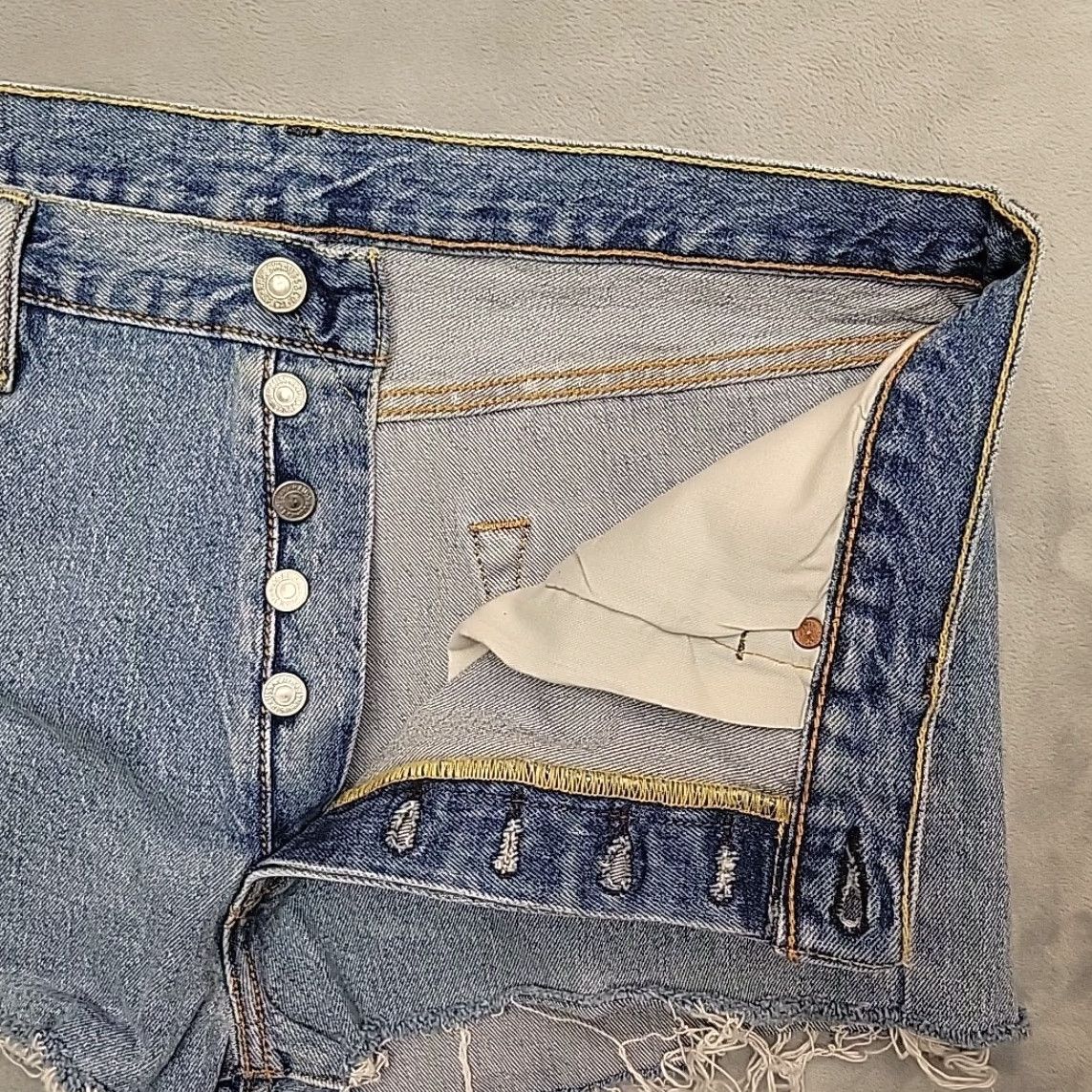 Levi's VTG Levis 501 Jorts 32x Faded Blue Denim Booty Biker Short Shorts Daisy Duke Denim Cotton Jeans Women 32 Size 24" / US 00 / IT 34 - 3 Thumbnail