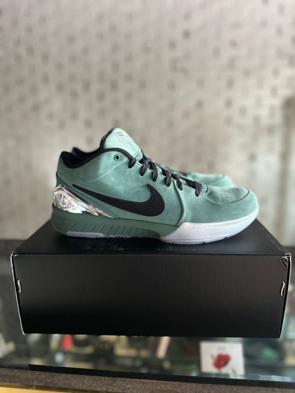 Nike Kobe 4 Girl Dad DS OG Size US 10 / EU 43 - 1 Thumbnail